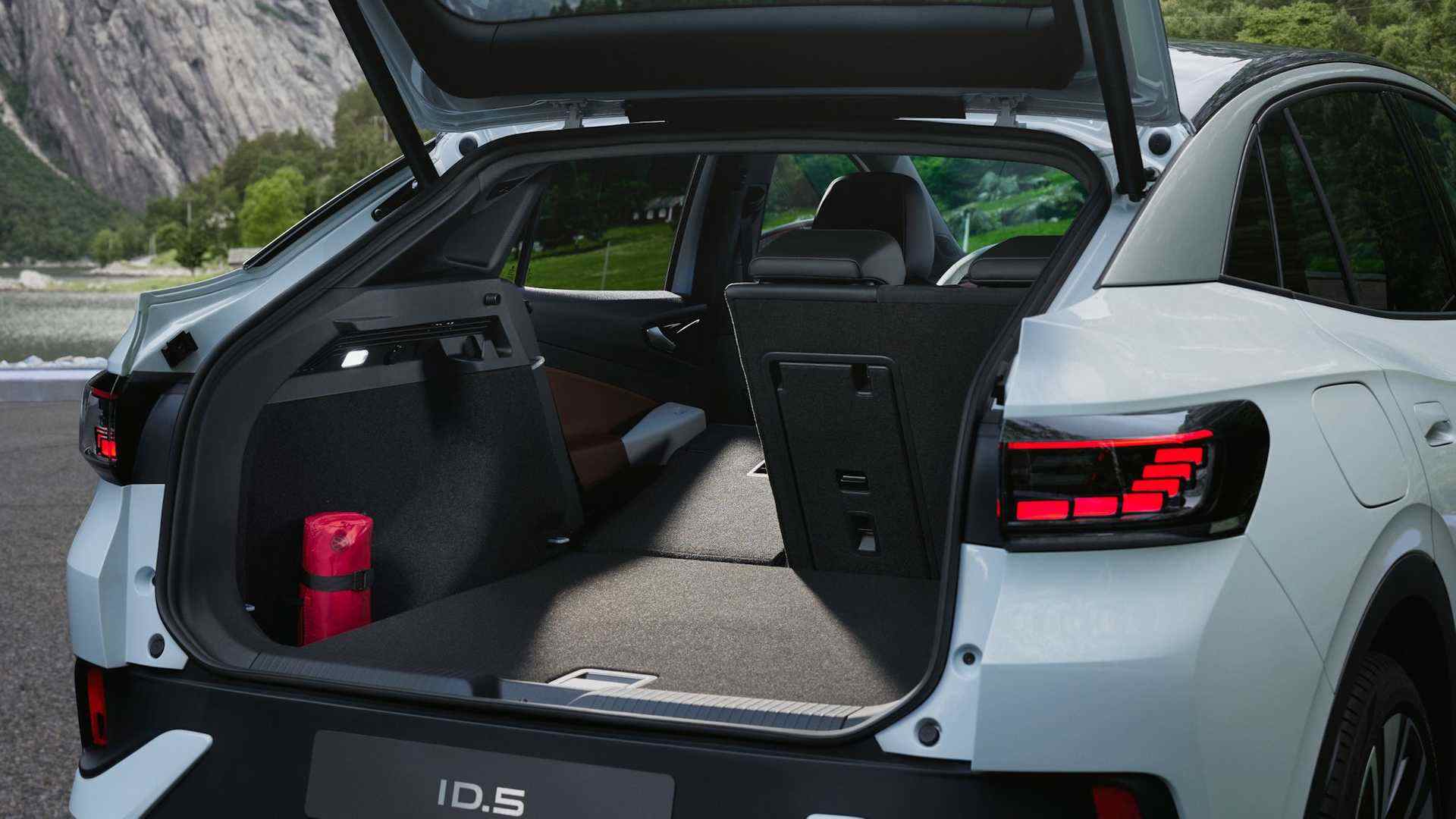 2022-volkswagen-id.5-and-id.5-gtx (2).jpg