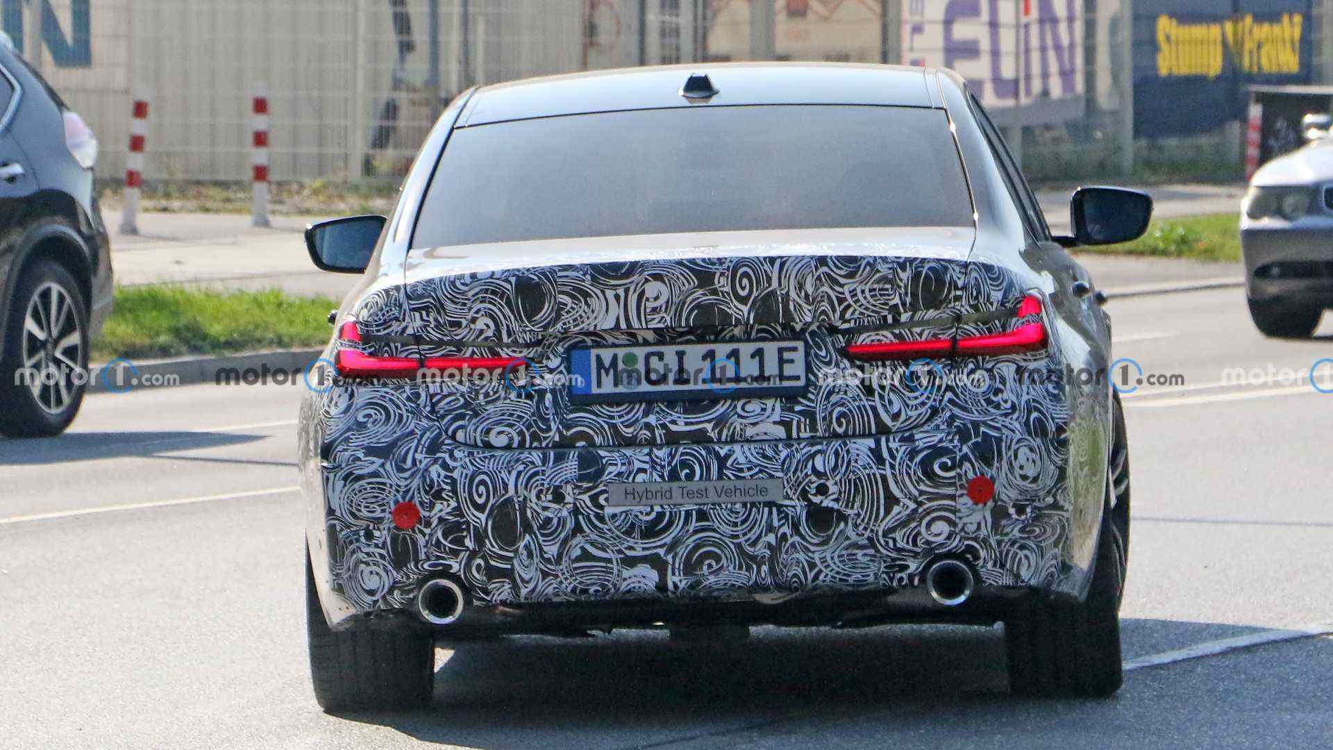 bmw-3-series-facelift-new-spy-photo (2).jpg