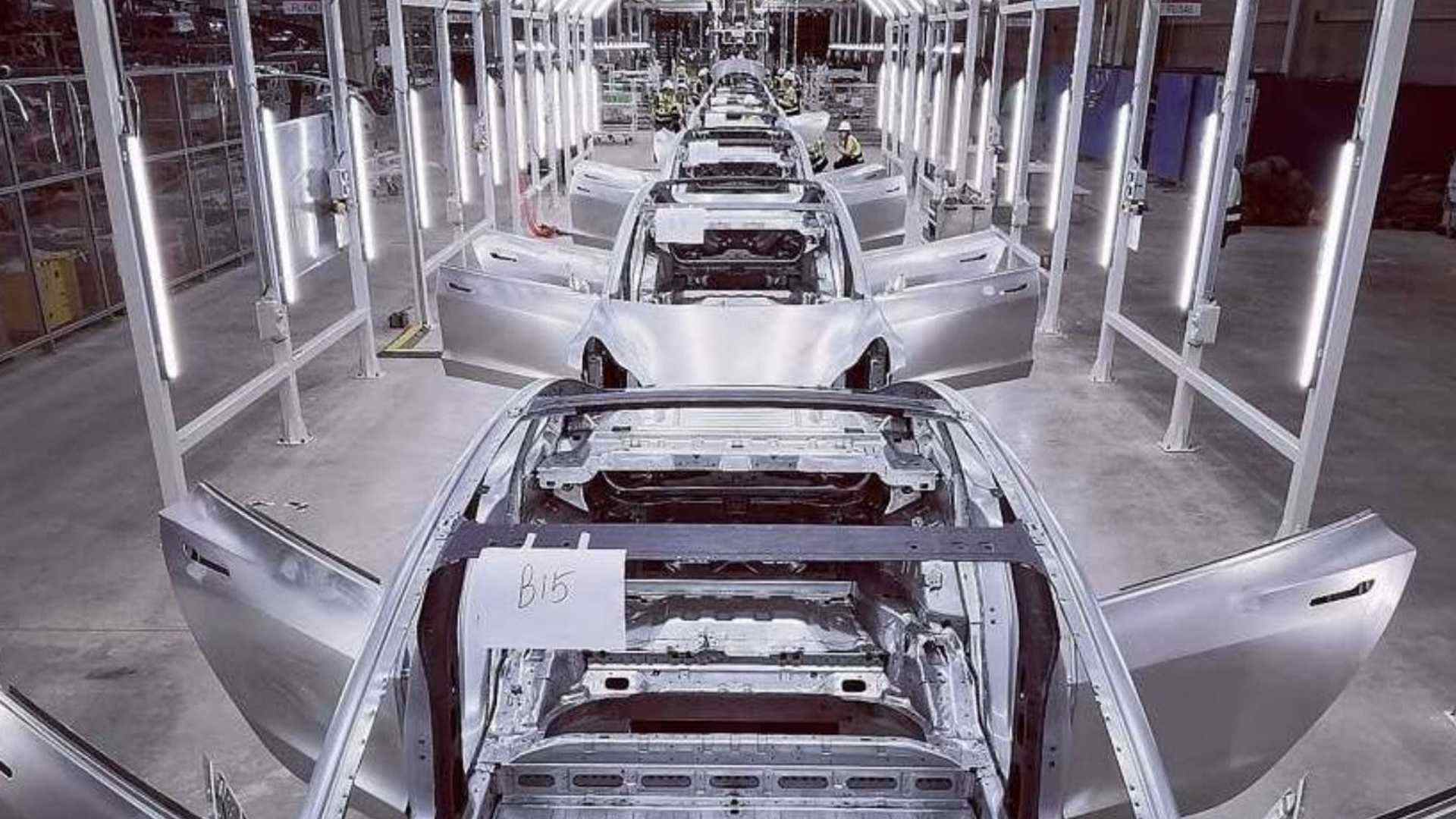 https://i2.dd-img.com/cms/3d800b3143945fdba761920172a87ff5.jpg tesla-gigafactory-3-images-progress.jpg
