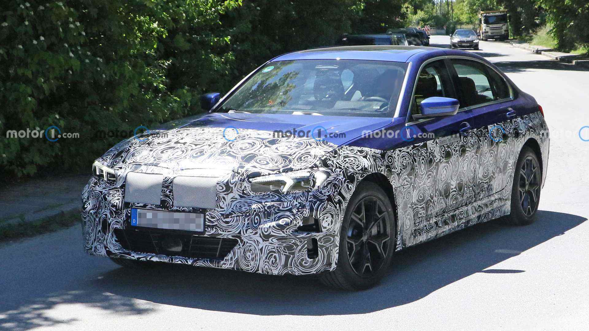 bmw-3-series-electric-new-spy-photo-front-three-quarters.jpg