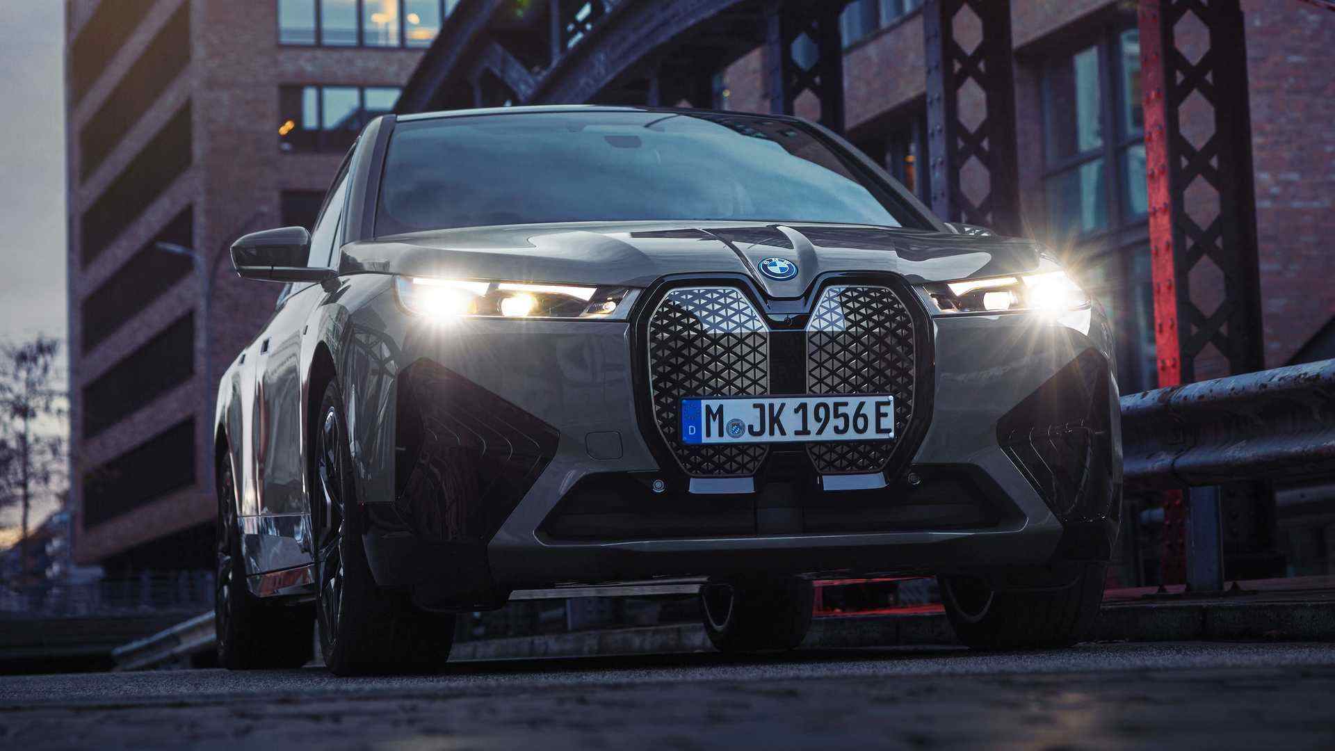 2023-bmw-ix-m60-exterior (5).jpg