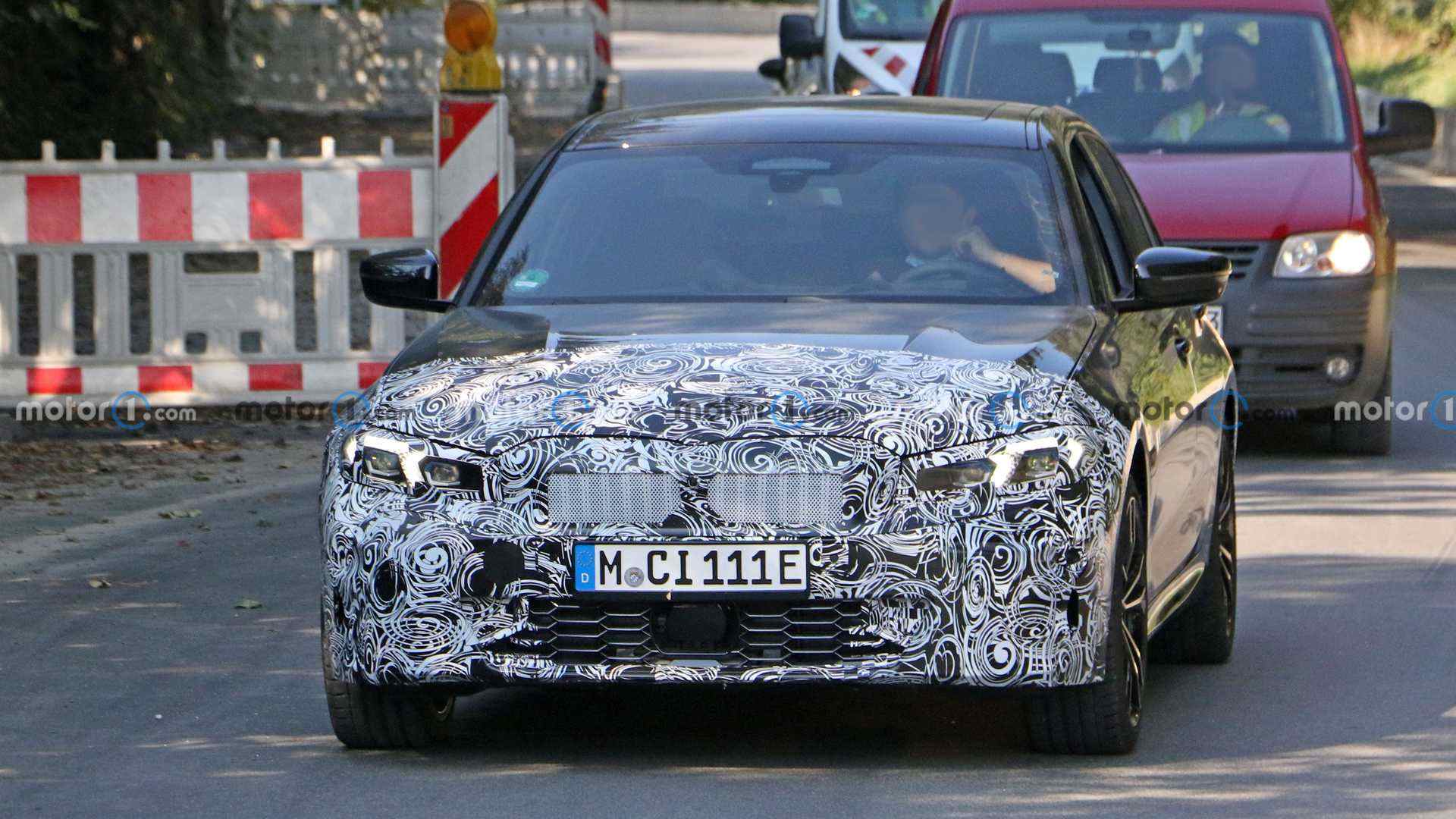 bmw-3-series-facelift-new-spy-photo (4).jpg