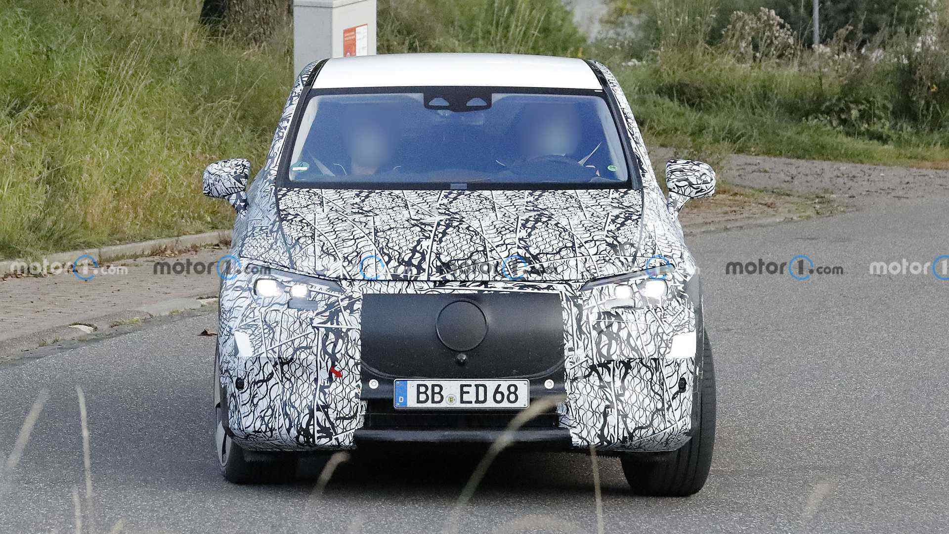 2023-mercedes-eqe-suv-spy-photo.jpg