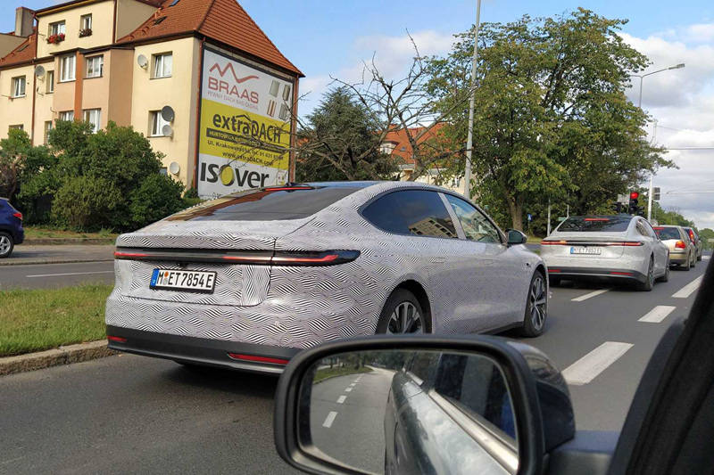 https://i2.dd-img.com/cms/56b757d180682eae6eaadd20f97dd773.jpg nio-et7-spotted-in-poland (1)_副本.jpg