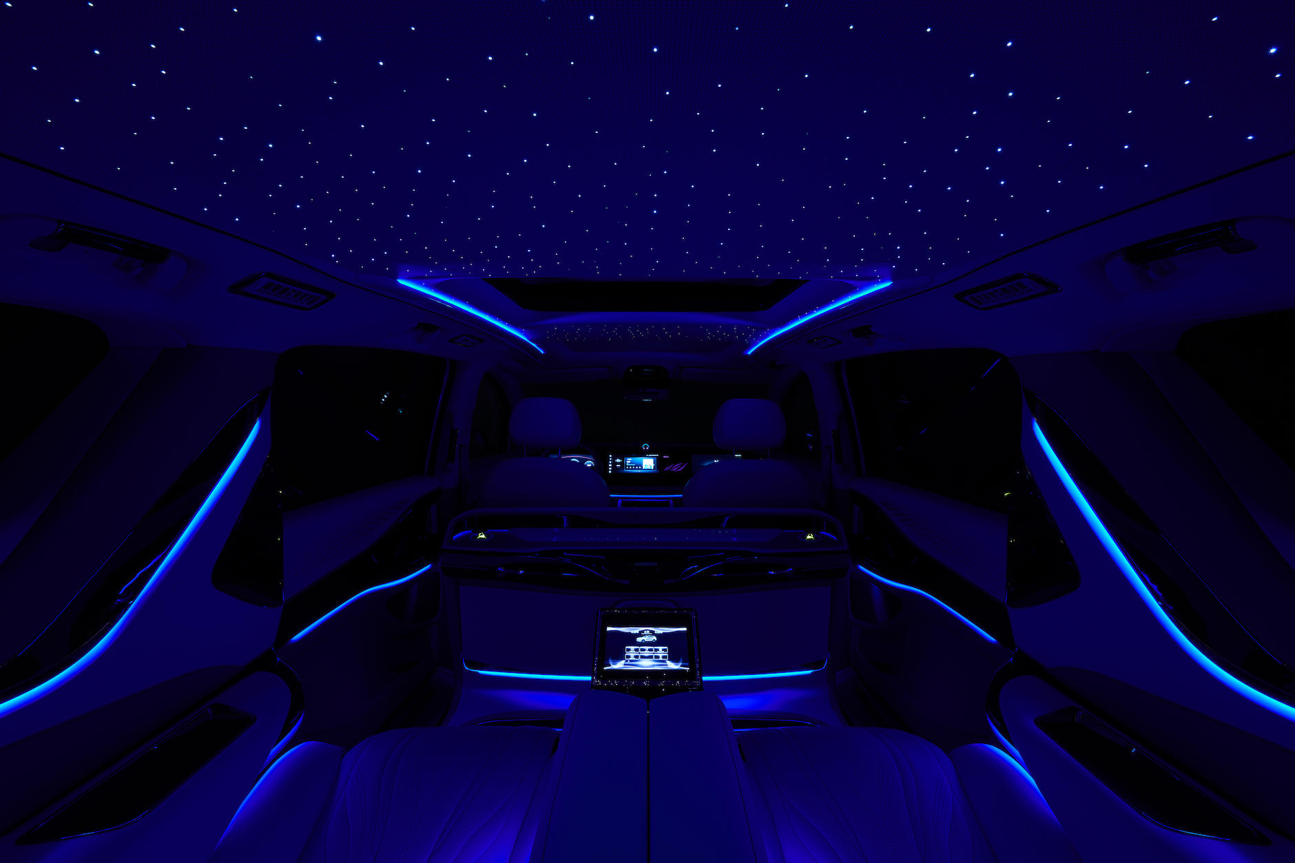 岚图梦想家四座版内饰 02.jpg