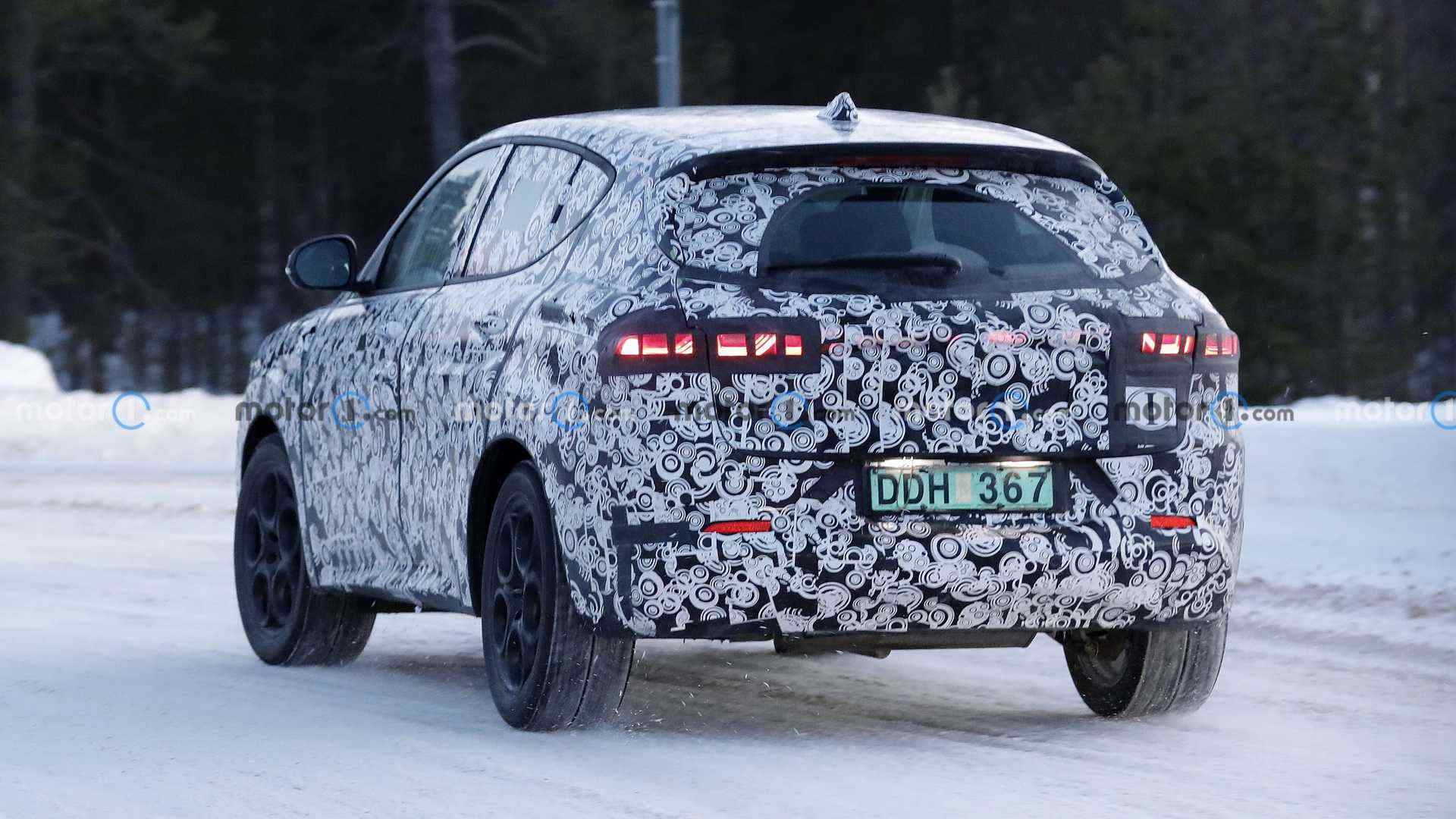 https://i2.dd-img.com/cms/5e299c0cb2881ed2227fb79f30d529da.jpg 2023-alfa-romeo-tonale-snow-spy-photo (3).jpg