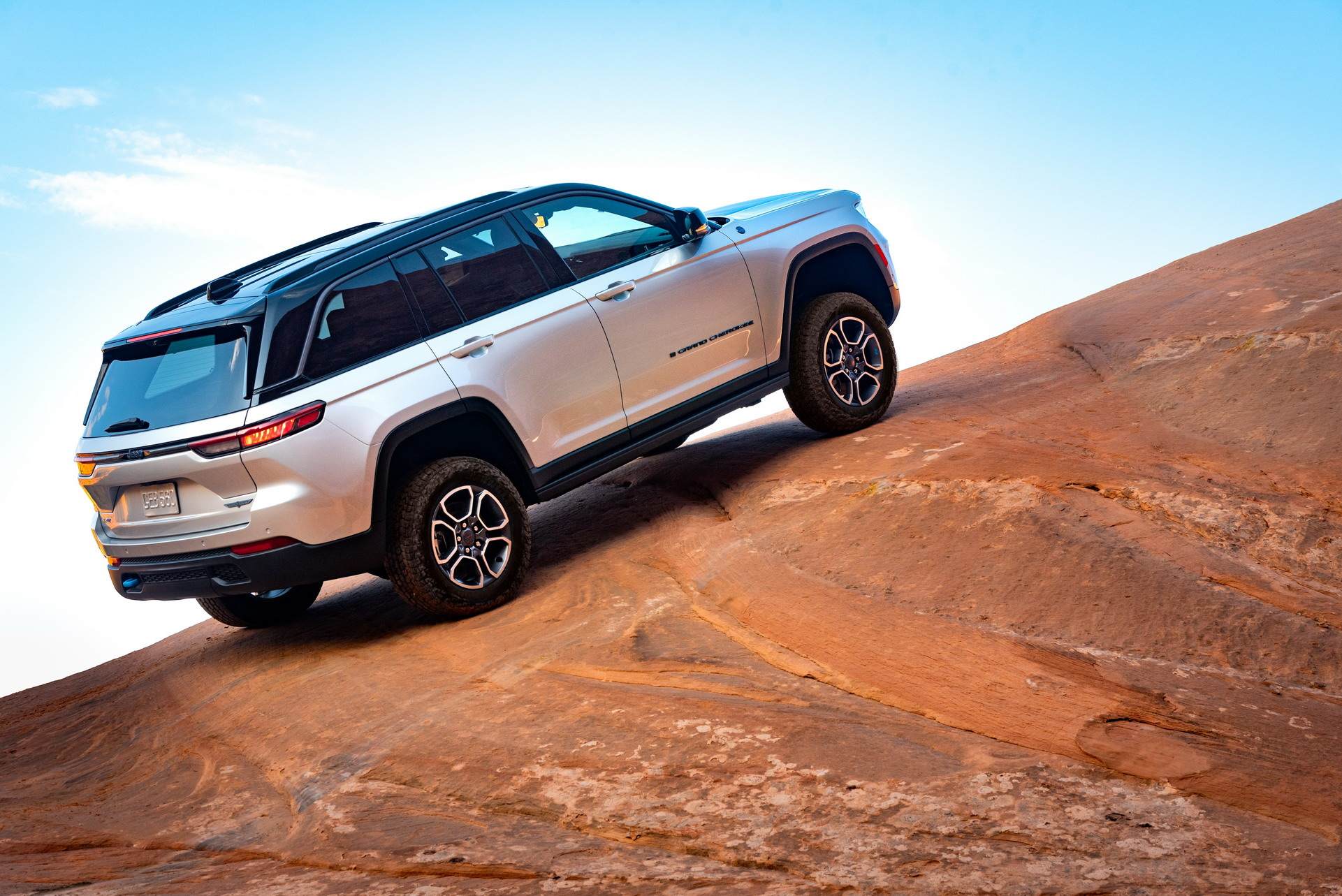 2022-Jeep-Grand-Cherokee-5-1.jpg