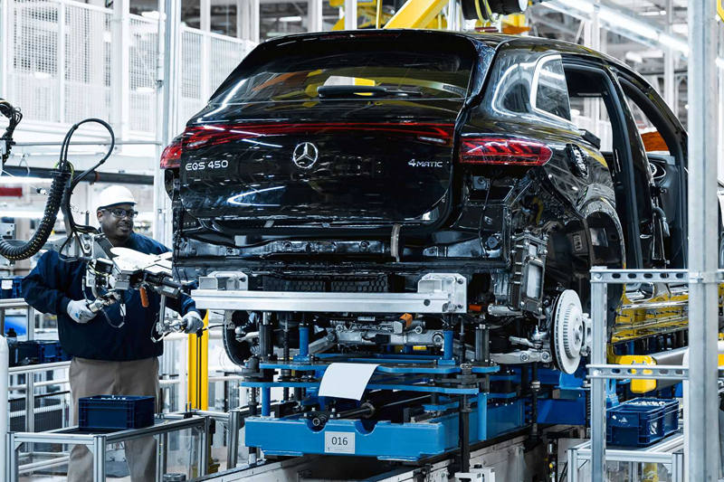 https://i2.dd-img.com/cms/711494234425b2db88334005d796a017.jpg mercedes-benz-eqs-suv-production-in-alabama (1)_副本.jpg