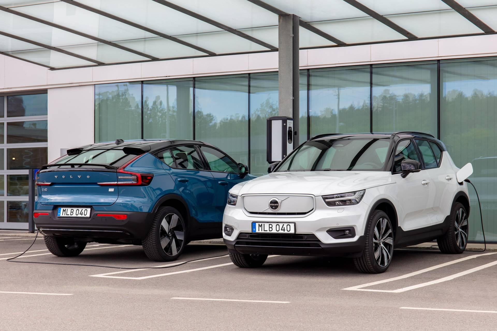 2021-Volvo-XC40-C40-Recharge.jpg