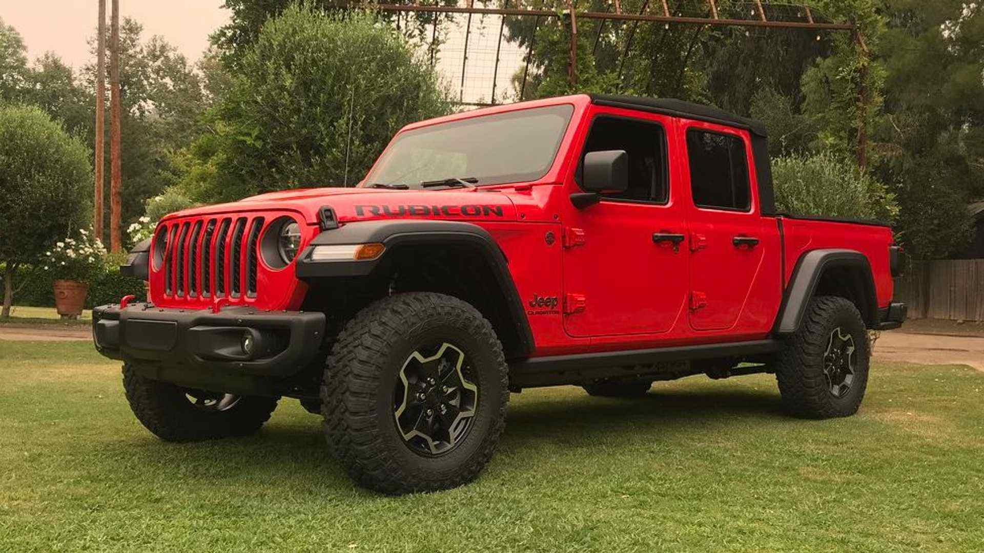 2021-jeep-gladiator-ecodiesel-exterior-static.jpg