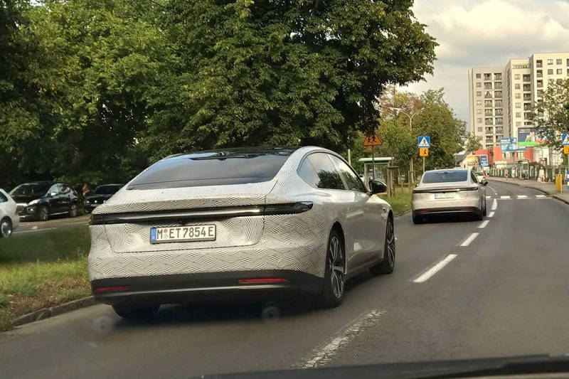 https://i2.dd-img.com/cms/862441f07e10f99e16e9a2daf425c125.jpg nio-et7-spotted-in-poland_副本.jpg