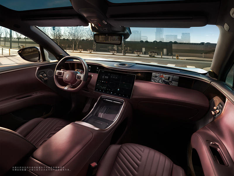 https://i2.dd-img.com/cms/88a20b088e7fa9a2dd85efe7c8fd8889.jpg 图片01_勃艮第红内饰_环拥式感应座舱_副本.jpg