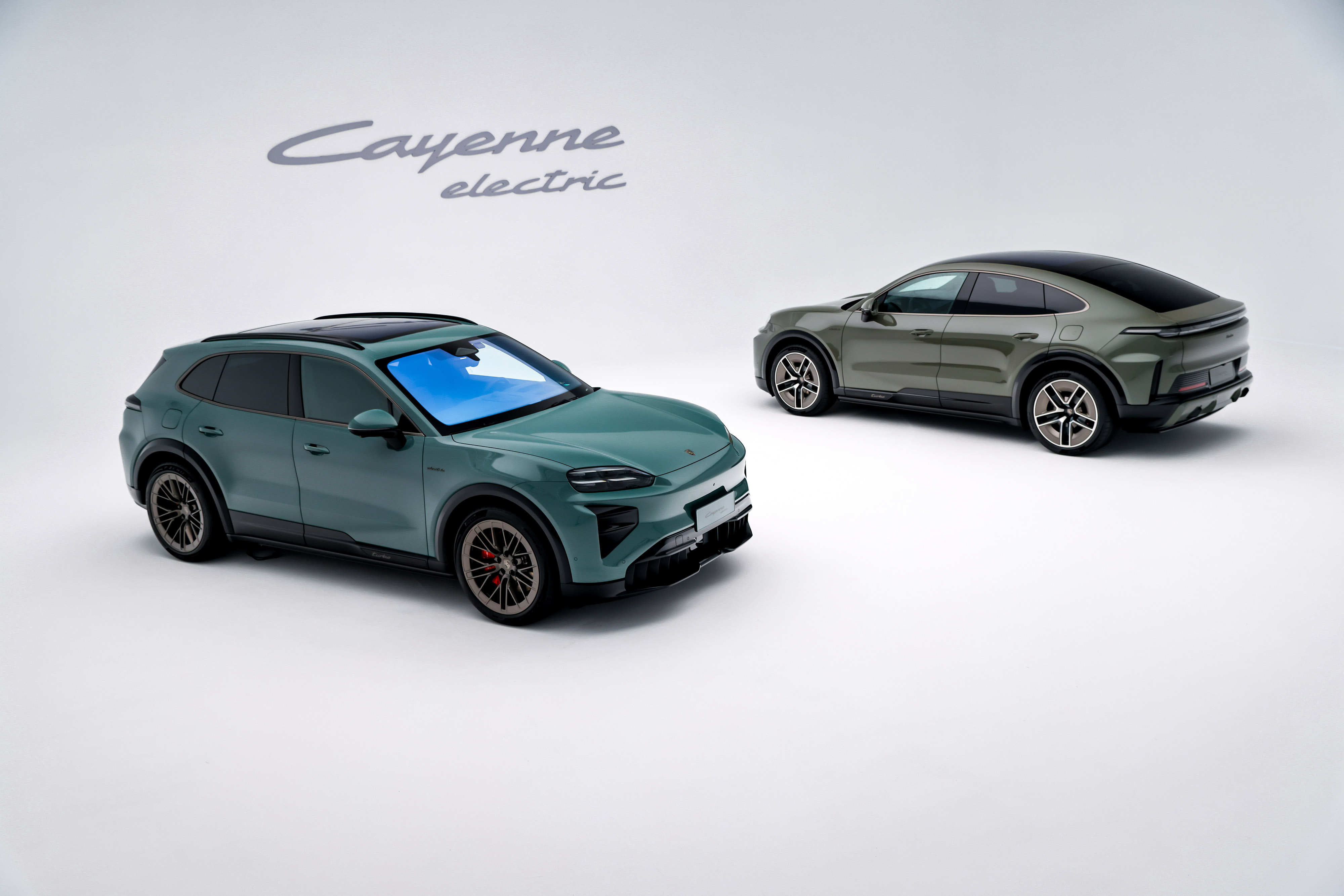 2.5秒破百，111.8万起，保时捷纯电动Cayenne Turbo国内首发