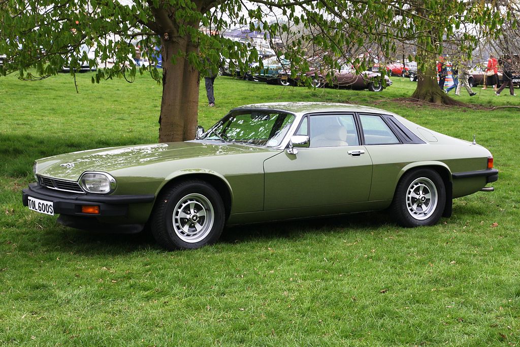 Jaguar_XJS_registered_January_1978_5343cc.jpeg