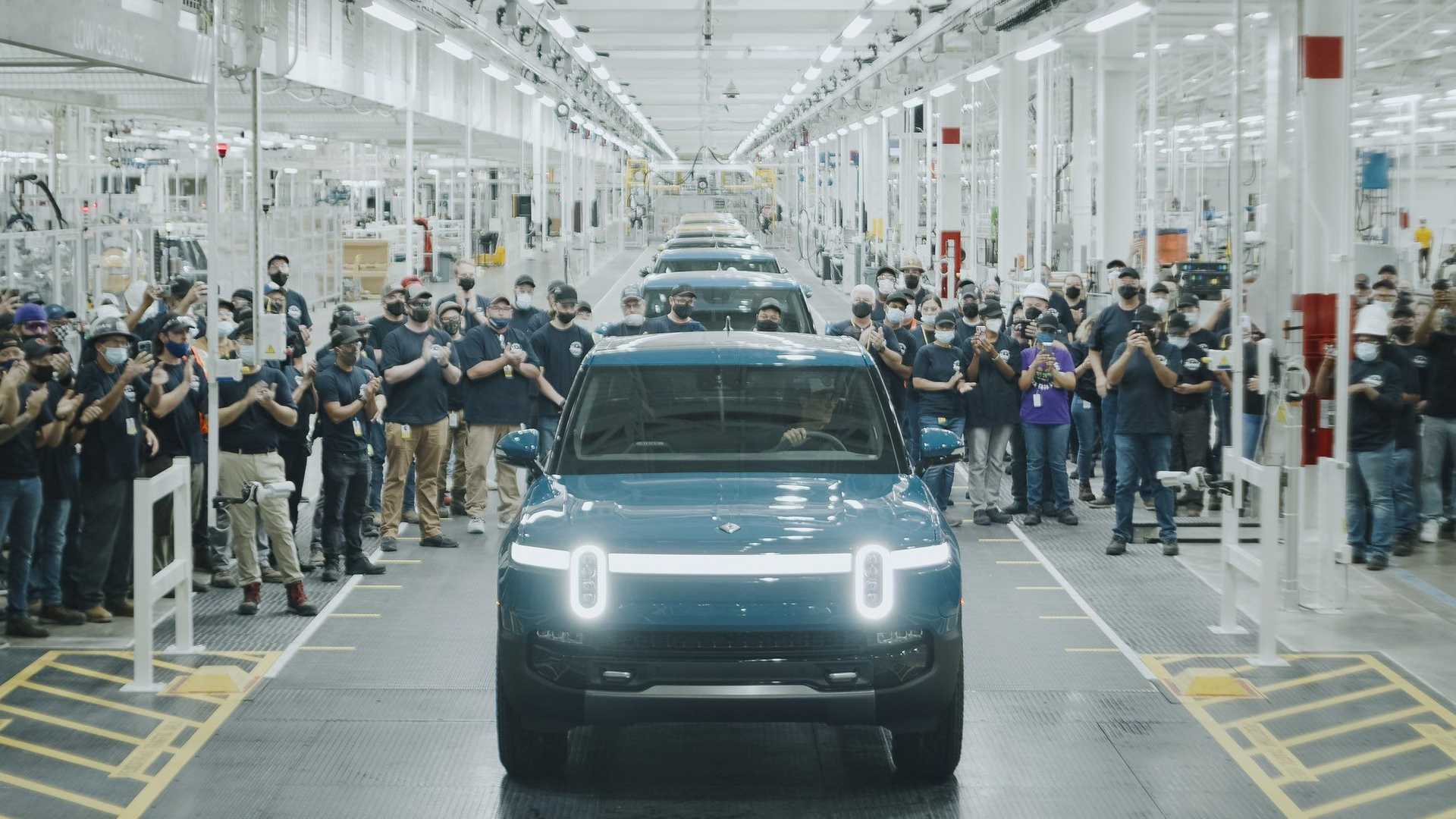 first-production-rivian-r1t-rolls-off-assembly-line-september-14-2021 (1).jpg