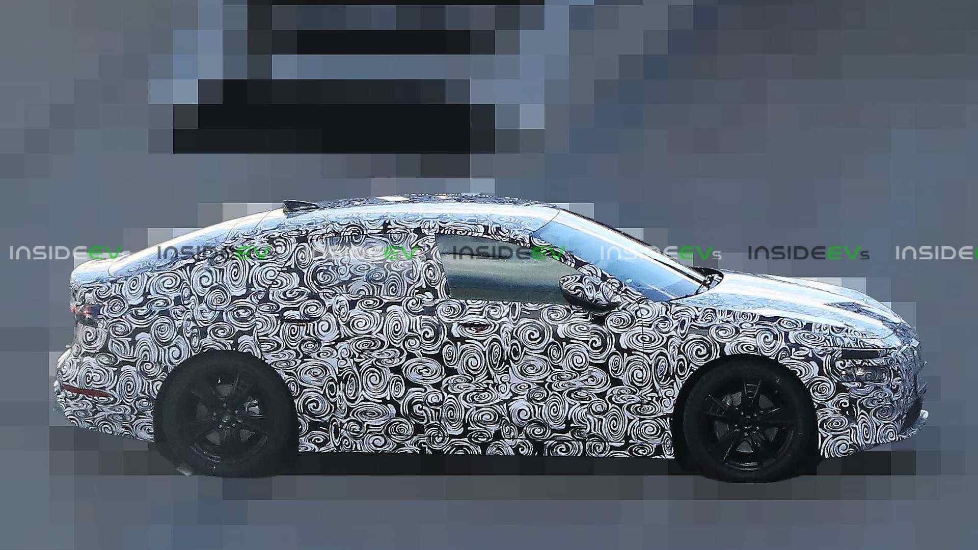 2022-audi-a6-e-tron-spy-photos (1).jpg