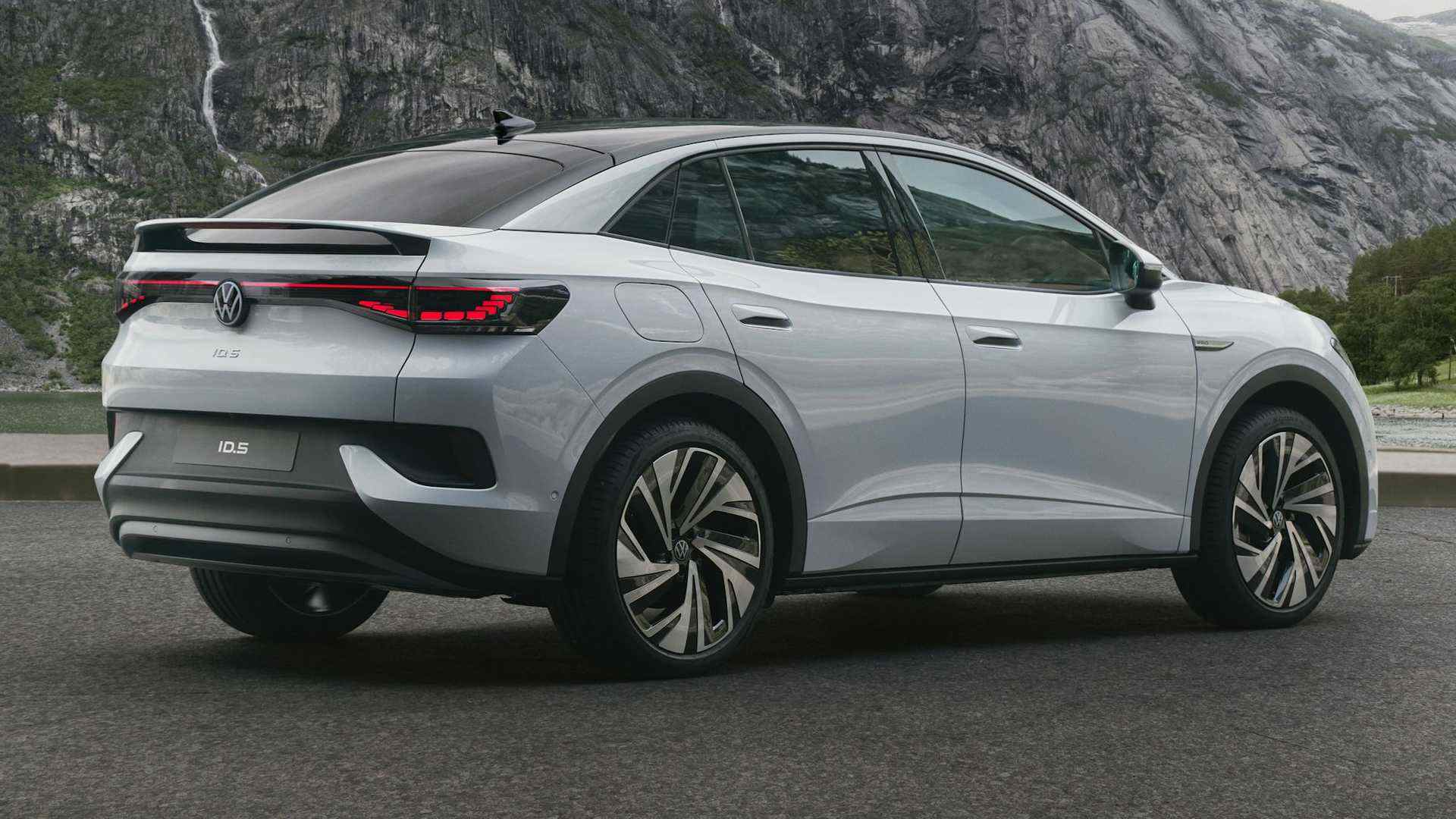 2022-volkswagen-id.5 (2).jpg