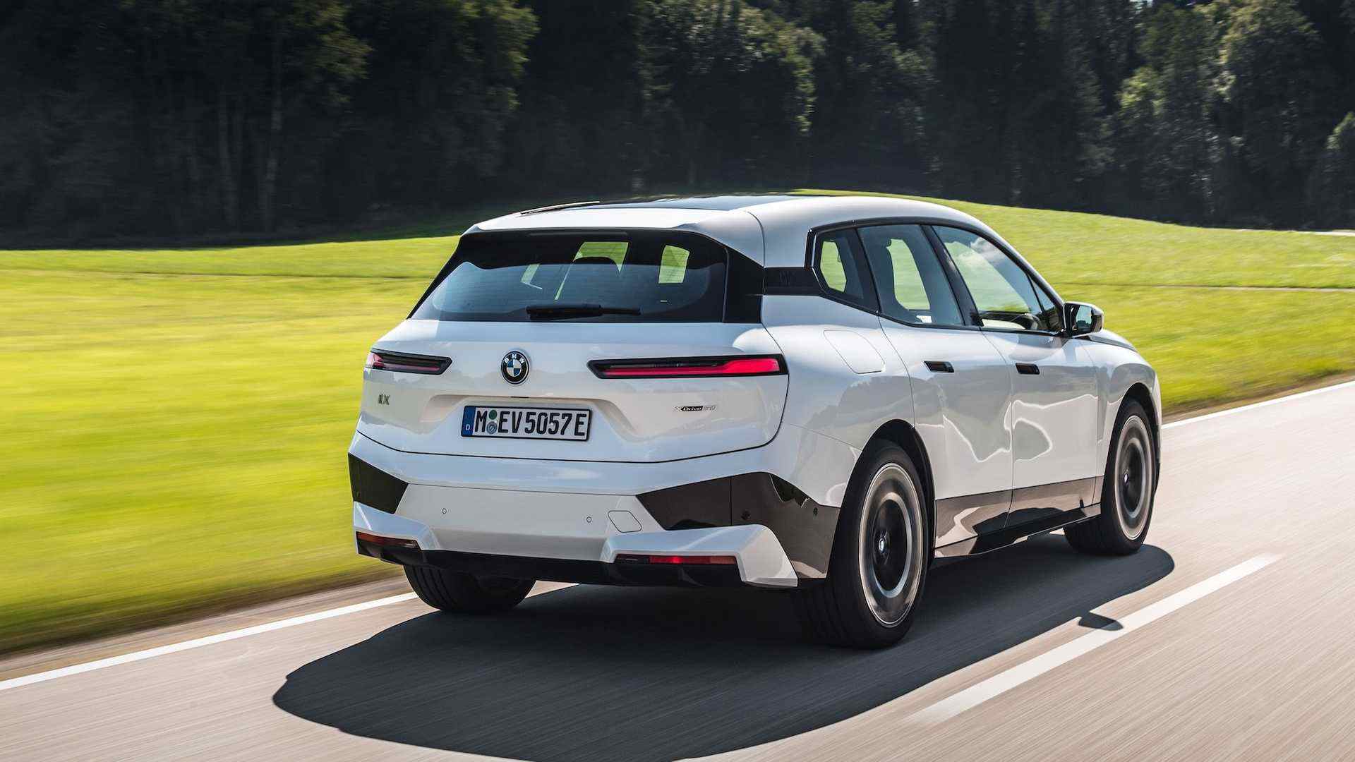 2022-bmw-ix-exterior (1).jpg