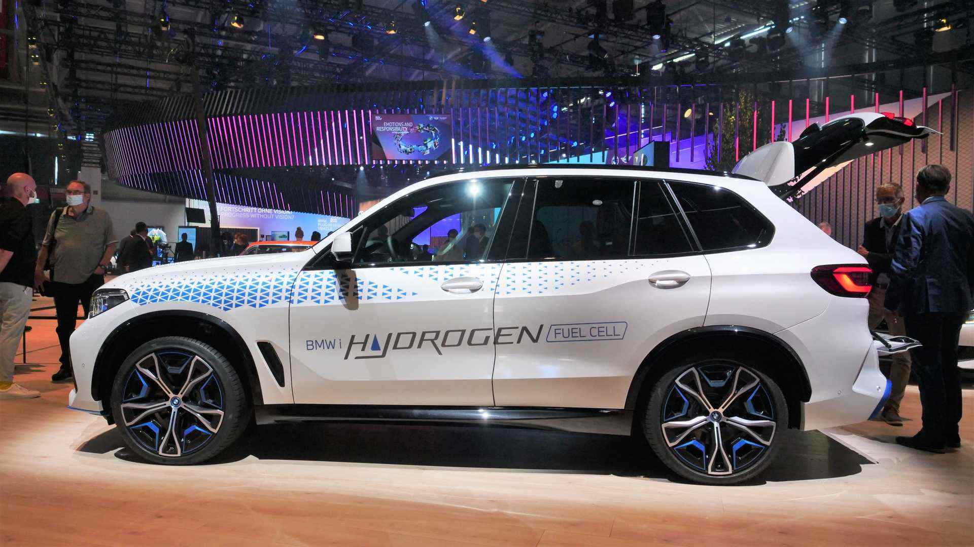 live-photos-of-bmw-ix5-hydrogen-from-iaa-2021 (6).jpg