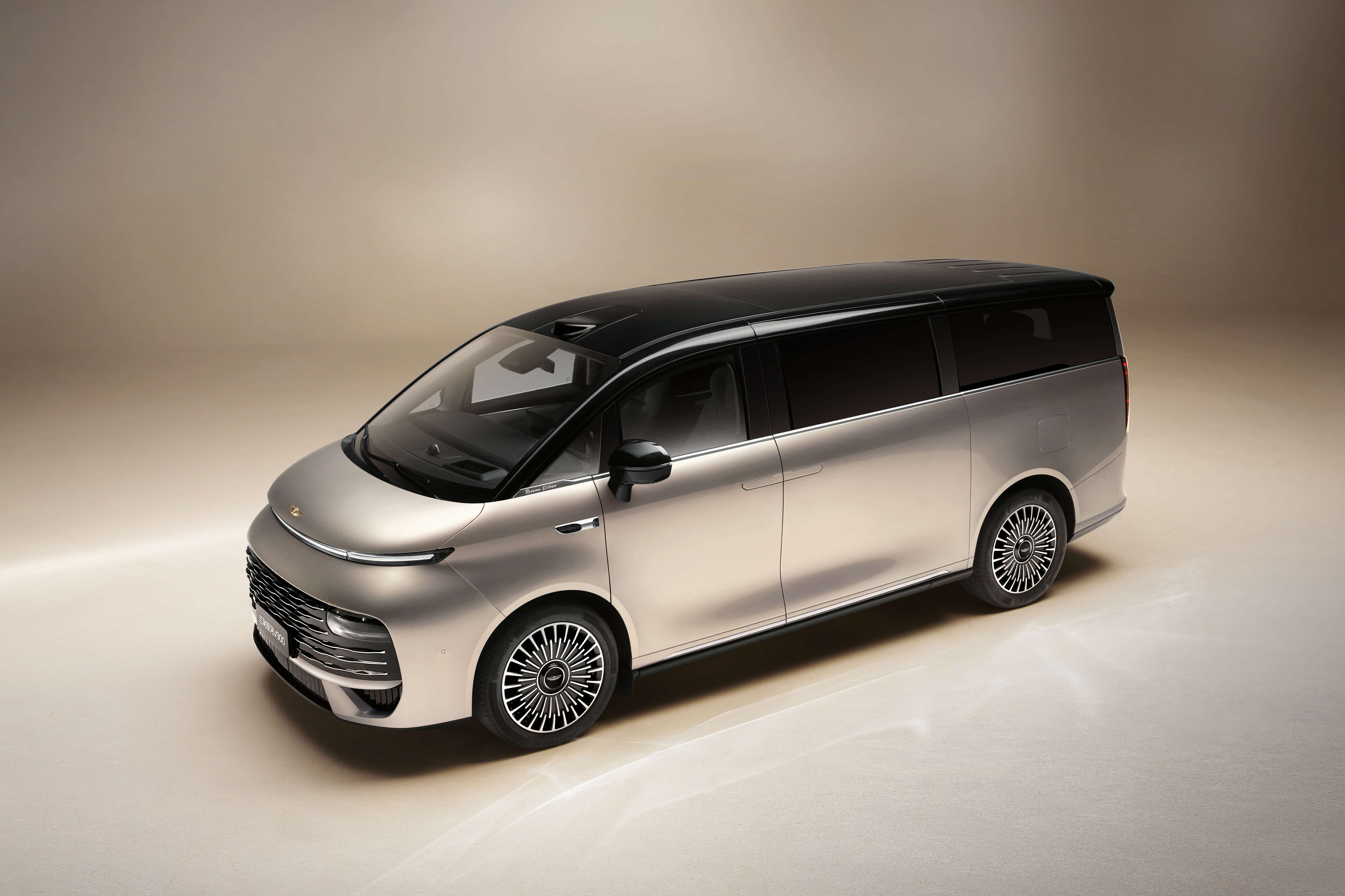 吉利银河V900官图首发：全新“天马”车标+超级AI增程，重塑高端MPV市场格局