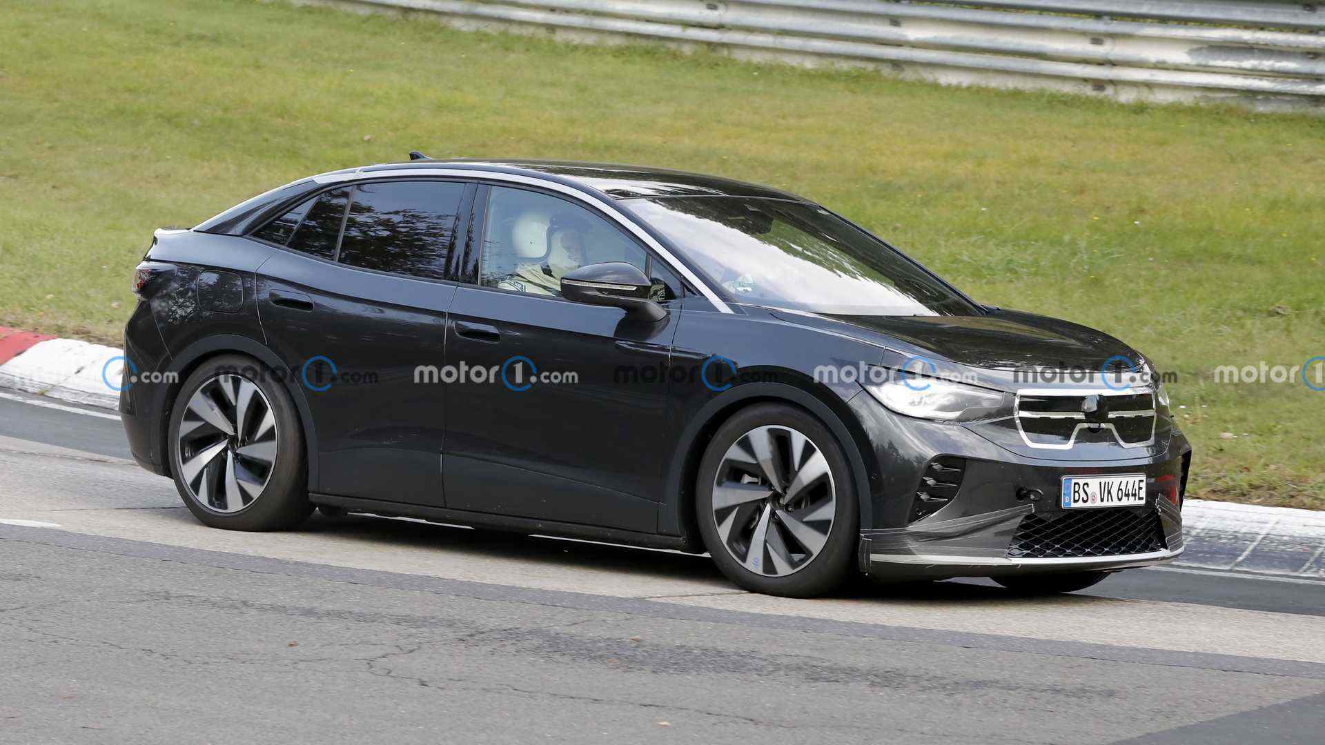 vw-id.5-gtx-front-view-spy-photo.jpg