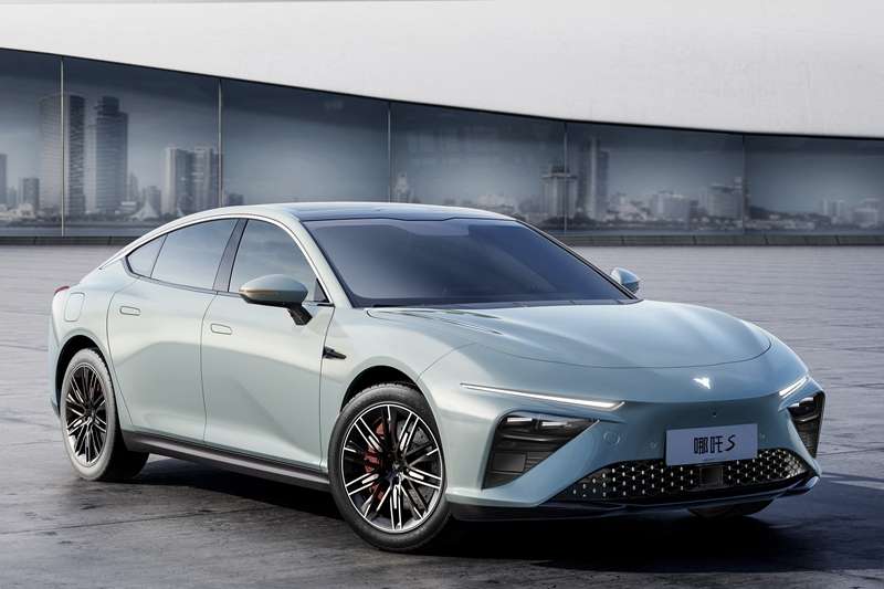 哪吒S将配备21扬声器声场系统 前排座椅头枕能独立播放音乐