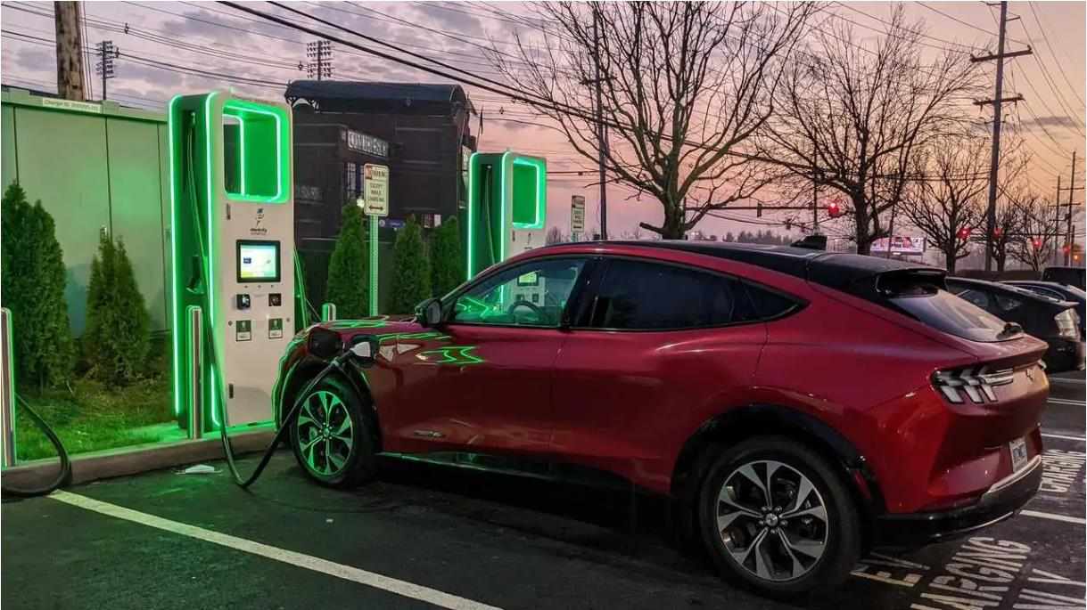 福特组建“充电天使”团队 计划跑遍全美各地检测充电站状态