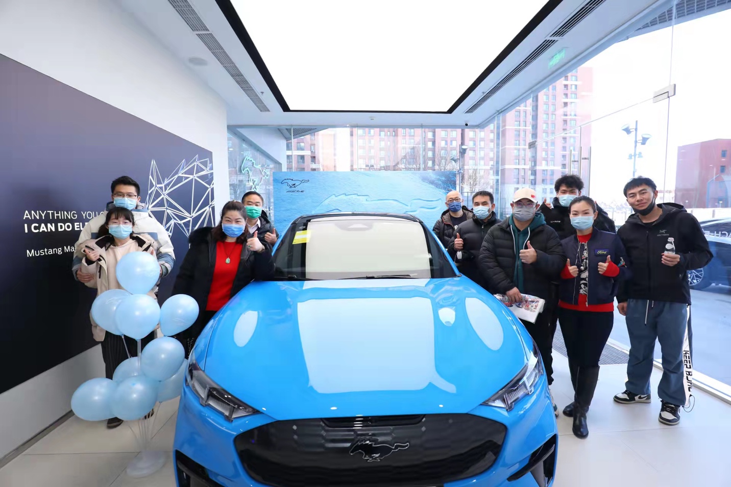 首批车主集结 福特Mustang Mach-E开启冰雪主题城市店活动
