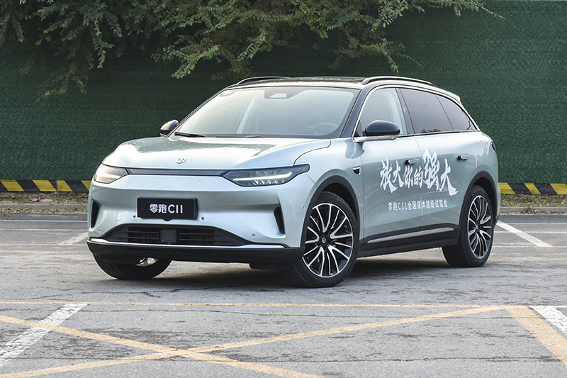 “价格屠夫”入场！亲密接触零跑C11，科技感妥妥的给高分！