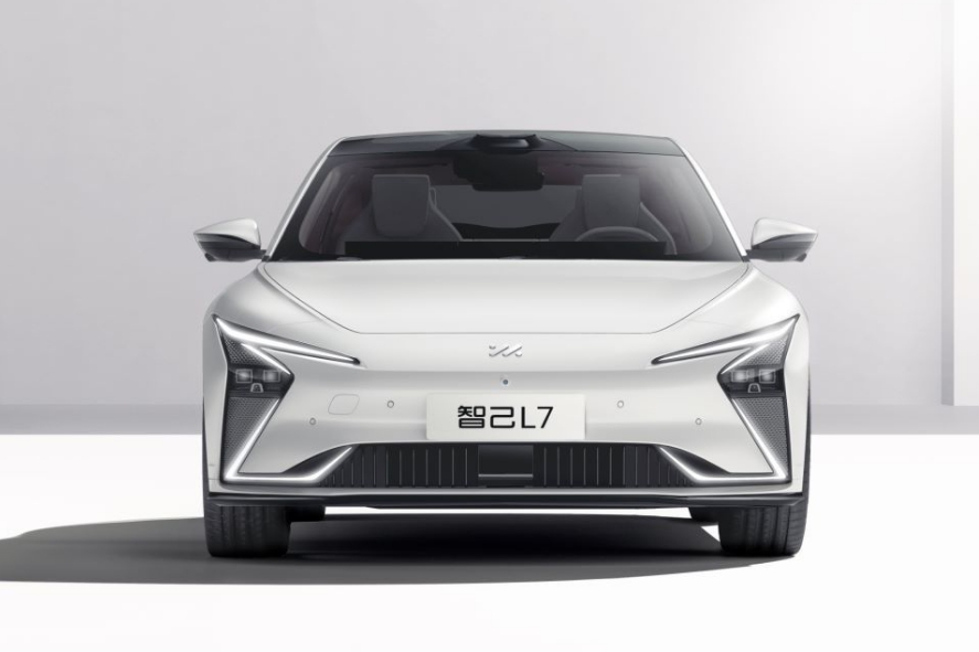 智己L7推出全新版本 起售价36.88万元 具备后轮转向功能