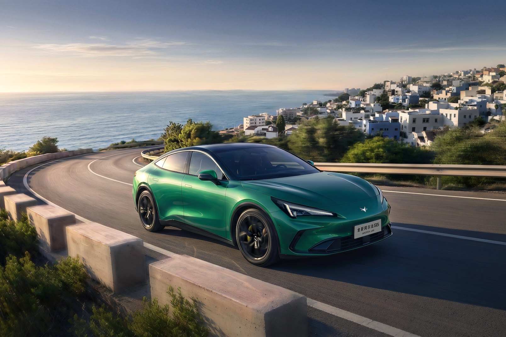 定位AI高性能宽体轿跑，全新阿尔法S5预售补贴价11.28万起