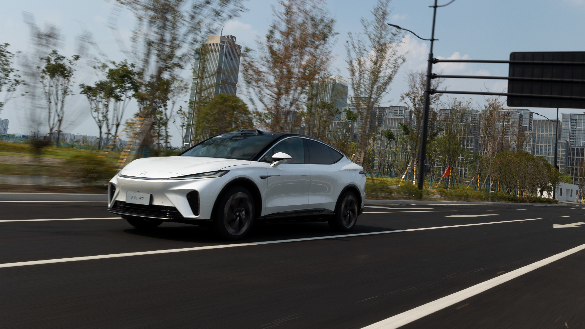 又是一台动力『虚标』的车？抢先试驾飞凡R7