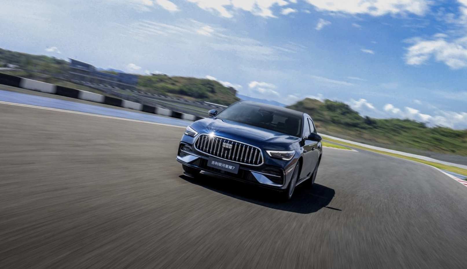 2L级四驱、5秒级加速，吉利银河星耀7预售价11.28万起