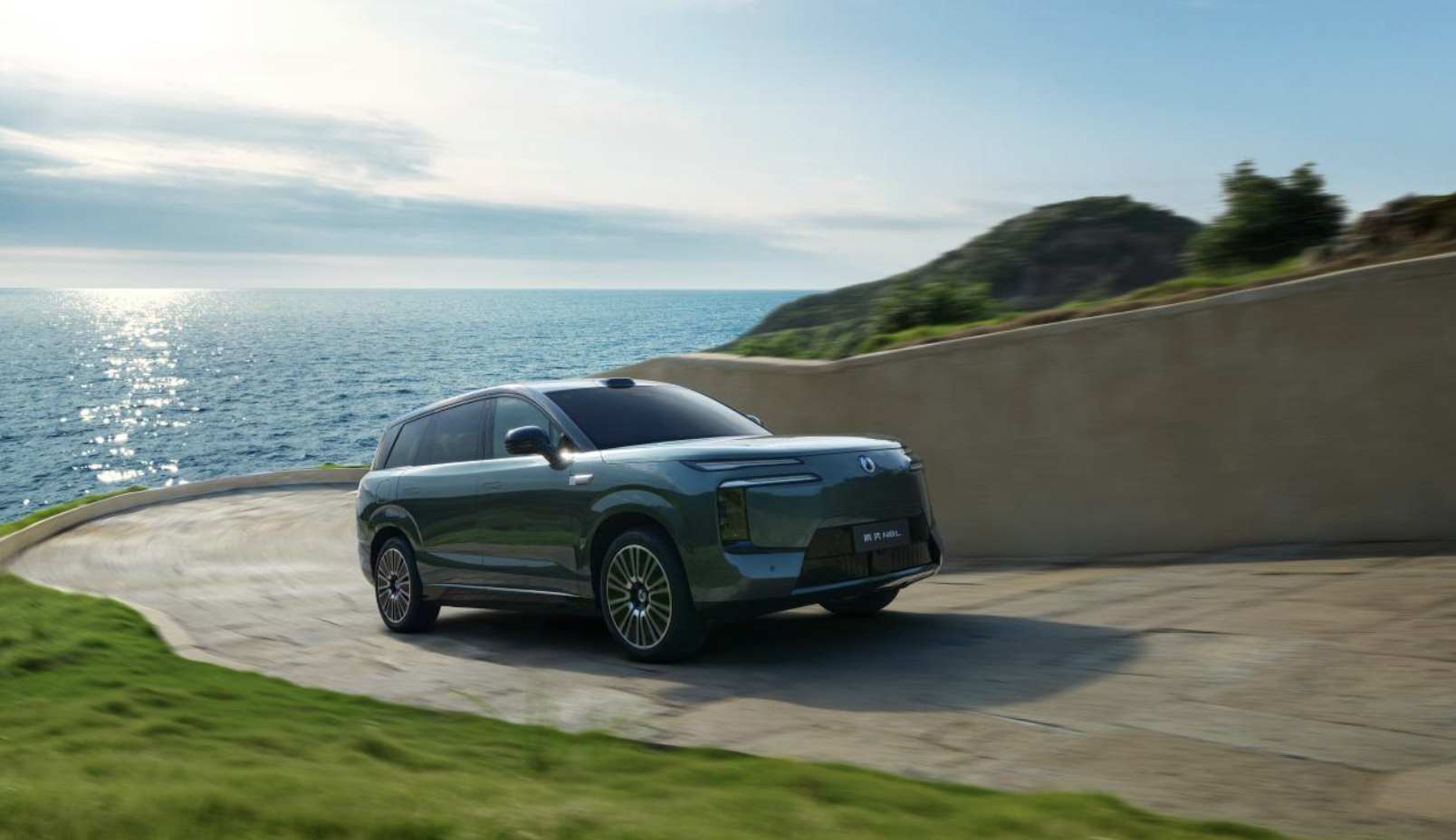 全系标配易三方、云辇-A，大六座安全豪华SUV腾势N8L售价29.98万元起！