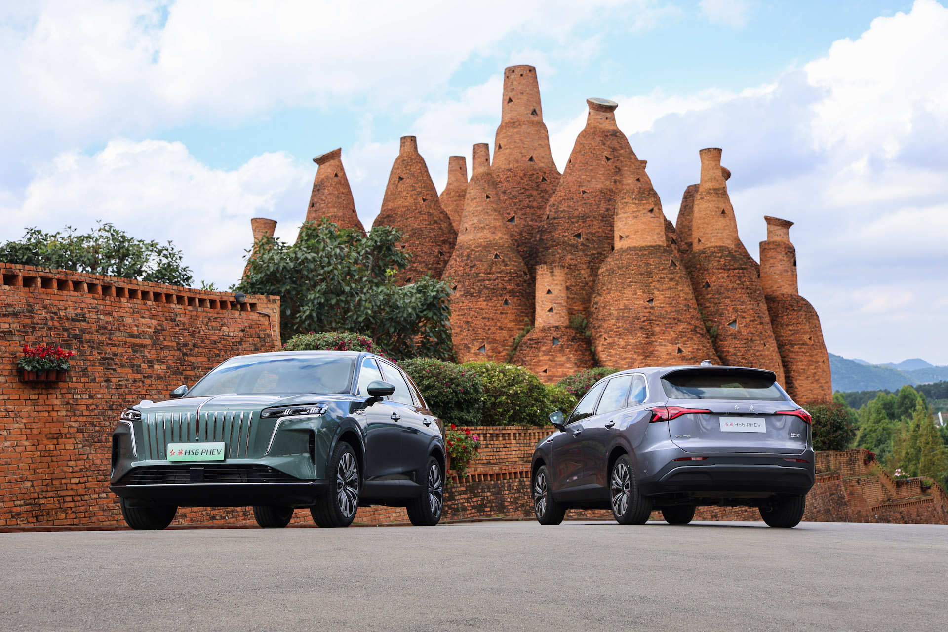 当家国情怀照进日常，红旗HS6 PHEV做『更好的大五座』