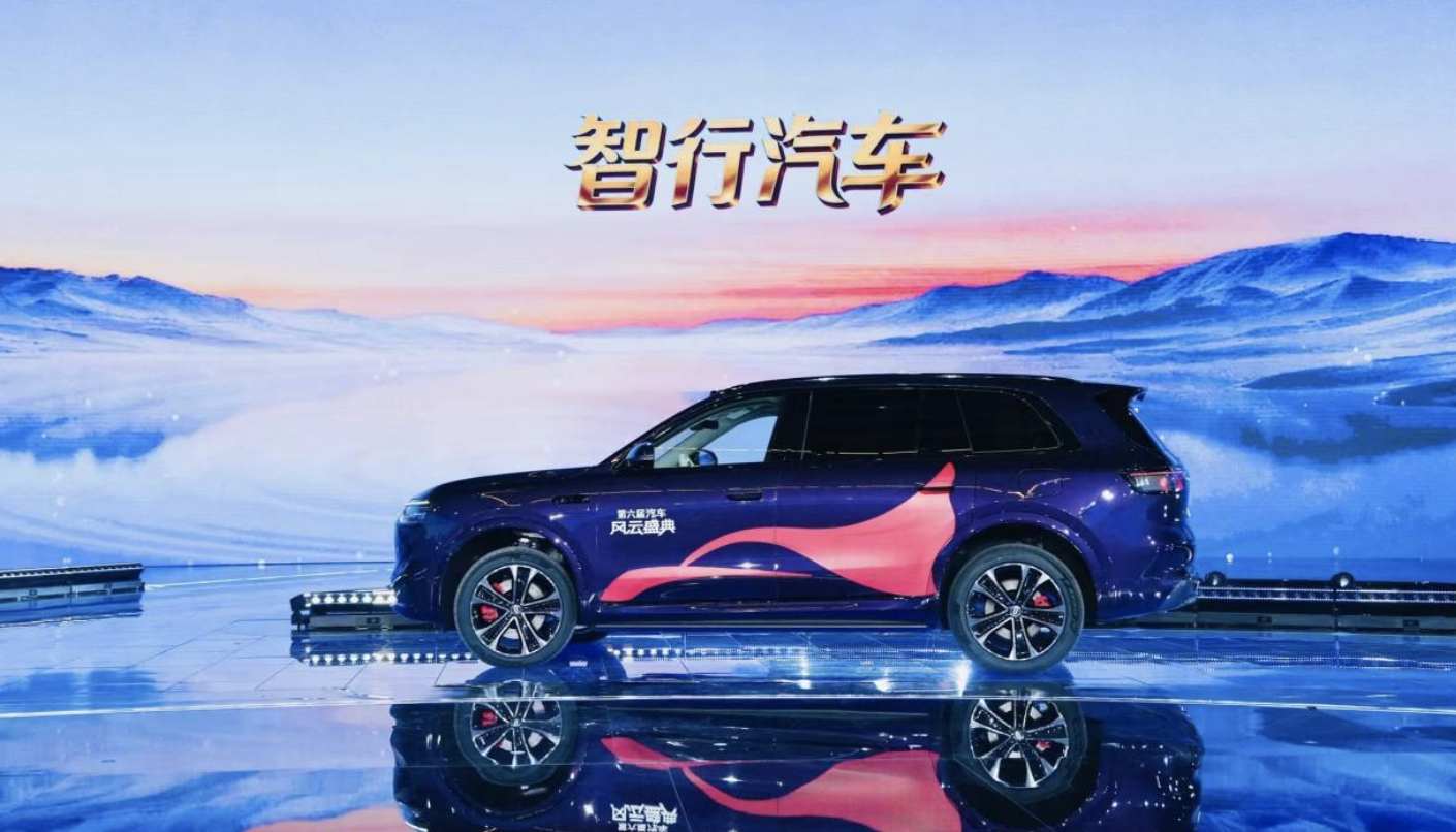 问界M8获第六届《汽车风云盛典》“风云2025智行汽车”