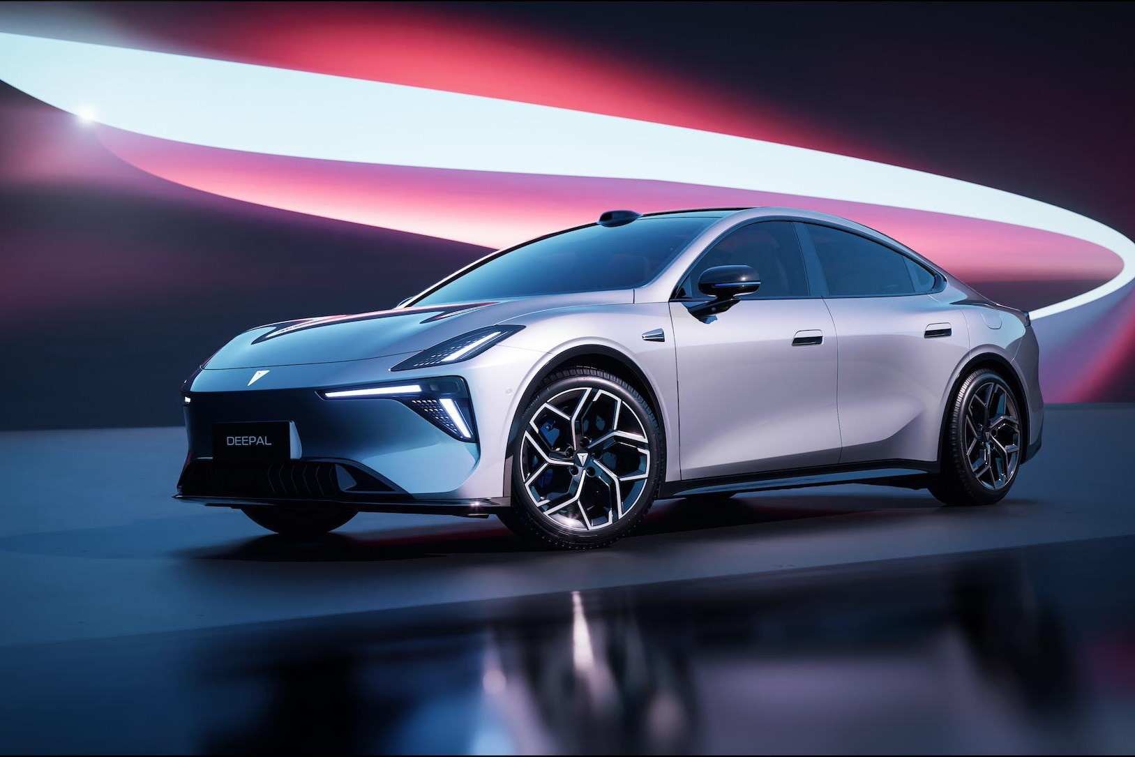 13.99万起深蓝L06正式预售，以均衡产品力叩击年轻市场