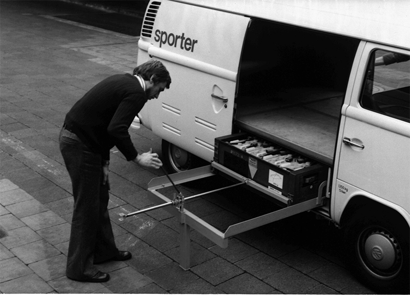 50年前的大众：造纯电车、玩人肉换电，特斯拉还是个人名