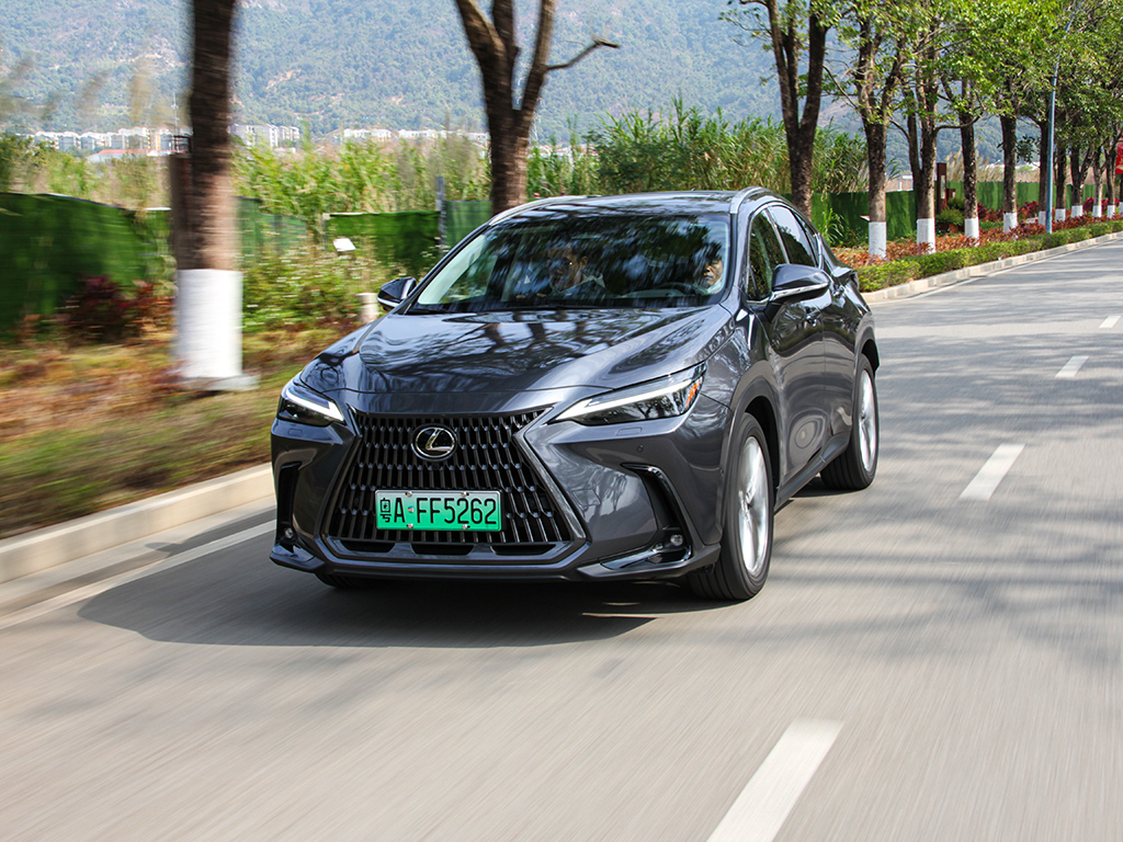 “就是这么孤傲” 雷克萨斯NX 400h+试驾体验