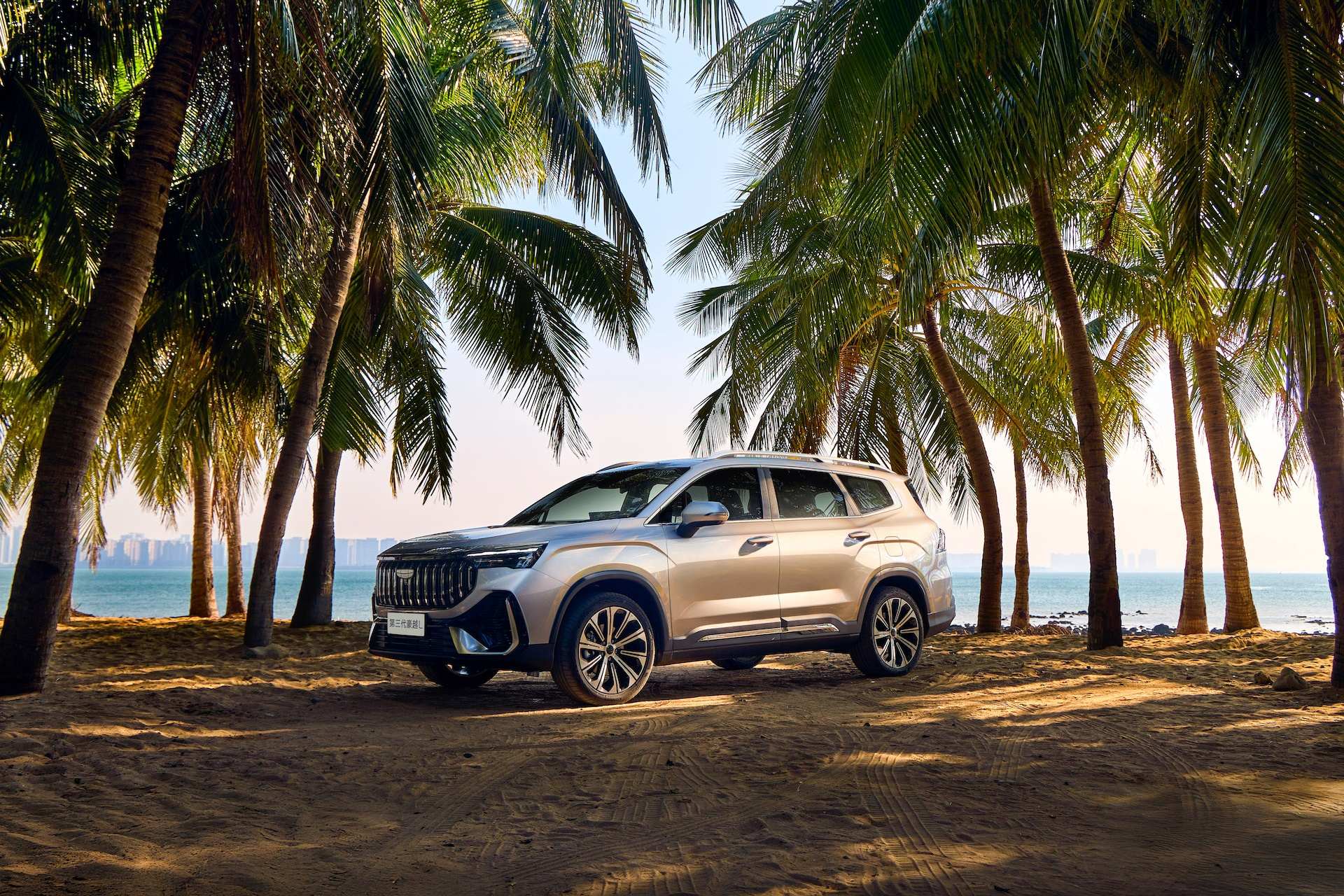 8.99万元起，大空间家庭SUV，吉利第三代豪越L上市