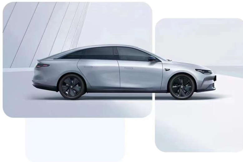 零跑C01最新预热海报发布！定位中大型轿车，车长5050mm，10日开启预售！