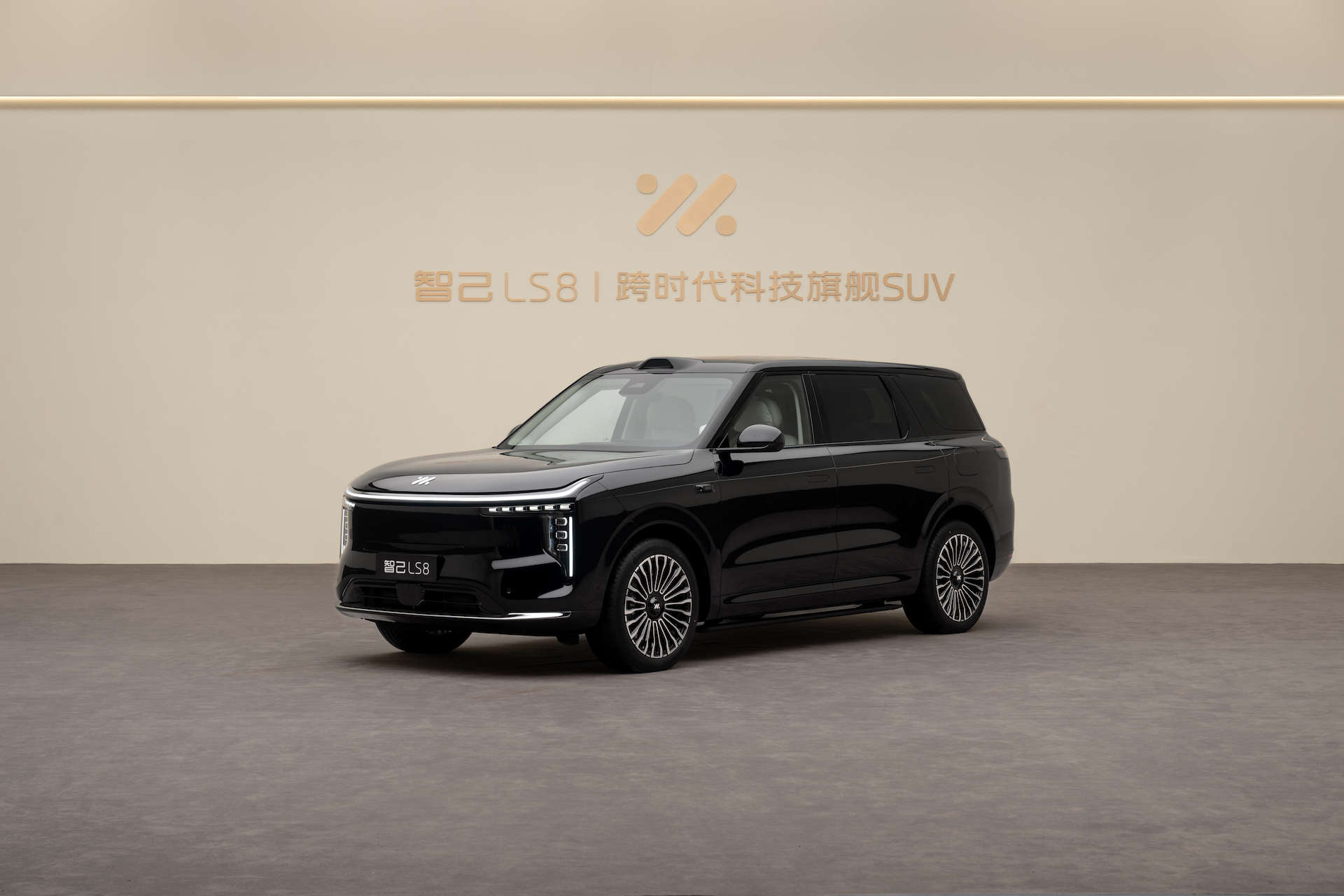 8系大乱斗，智己LS8直接亮底牌，预售25.98万元起