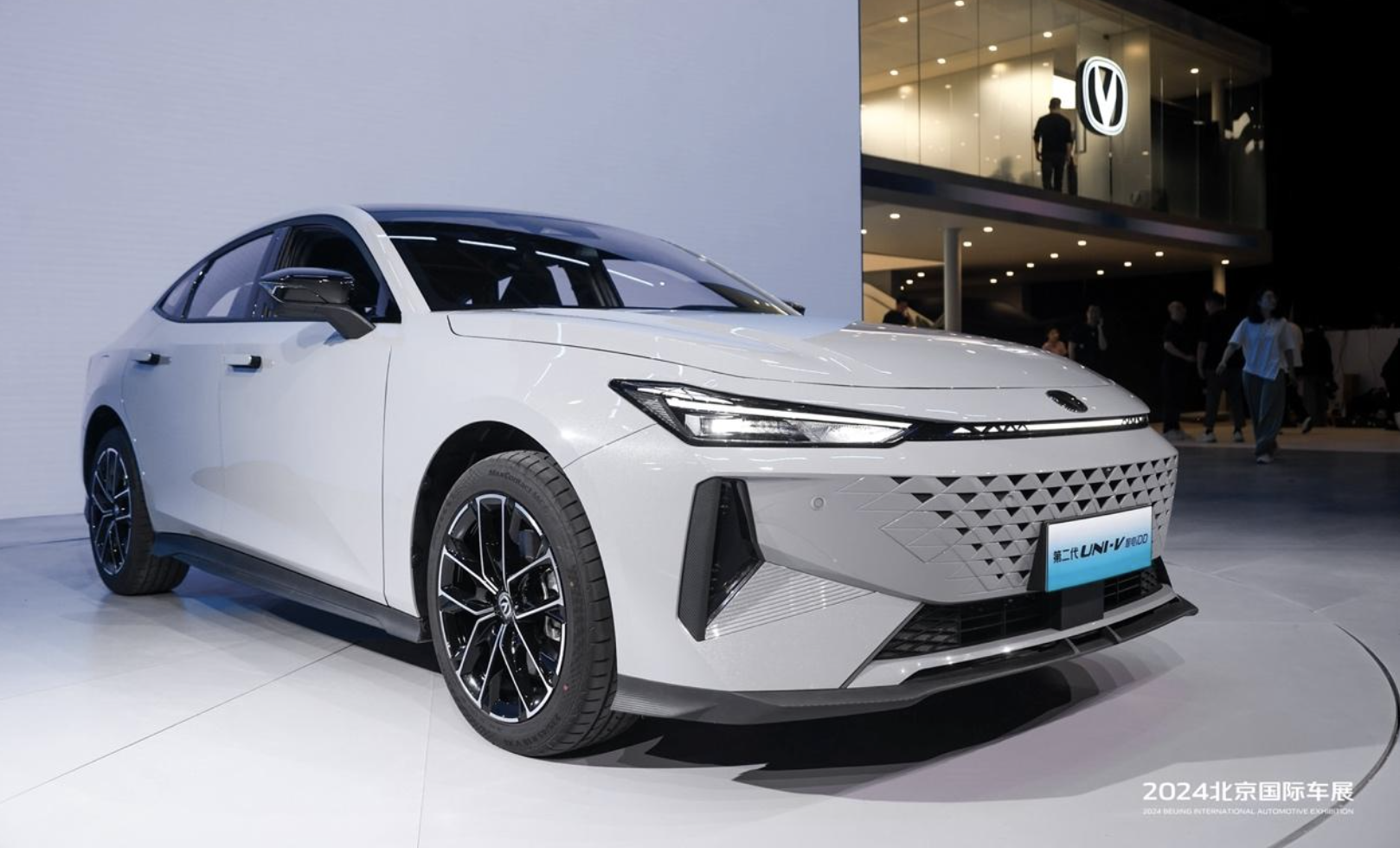 售价11.49万-12.69万元，第二代长安UNI-V智电iDD北京车展发布