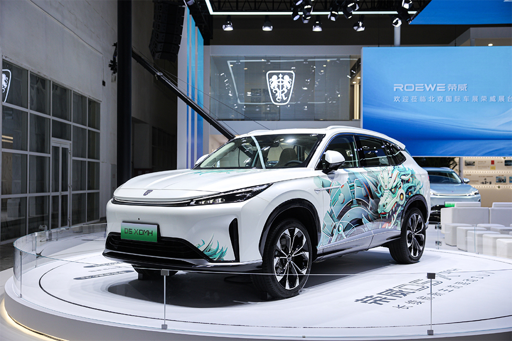2024北京车展专访：“荣卷风”行动出续集，荣威D5X DMH将如何再下一城？