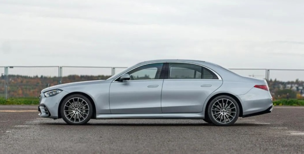 奔驰eqs:电动时代下,「传统豪华」的改变与无奈