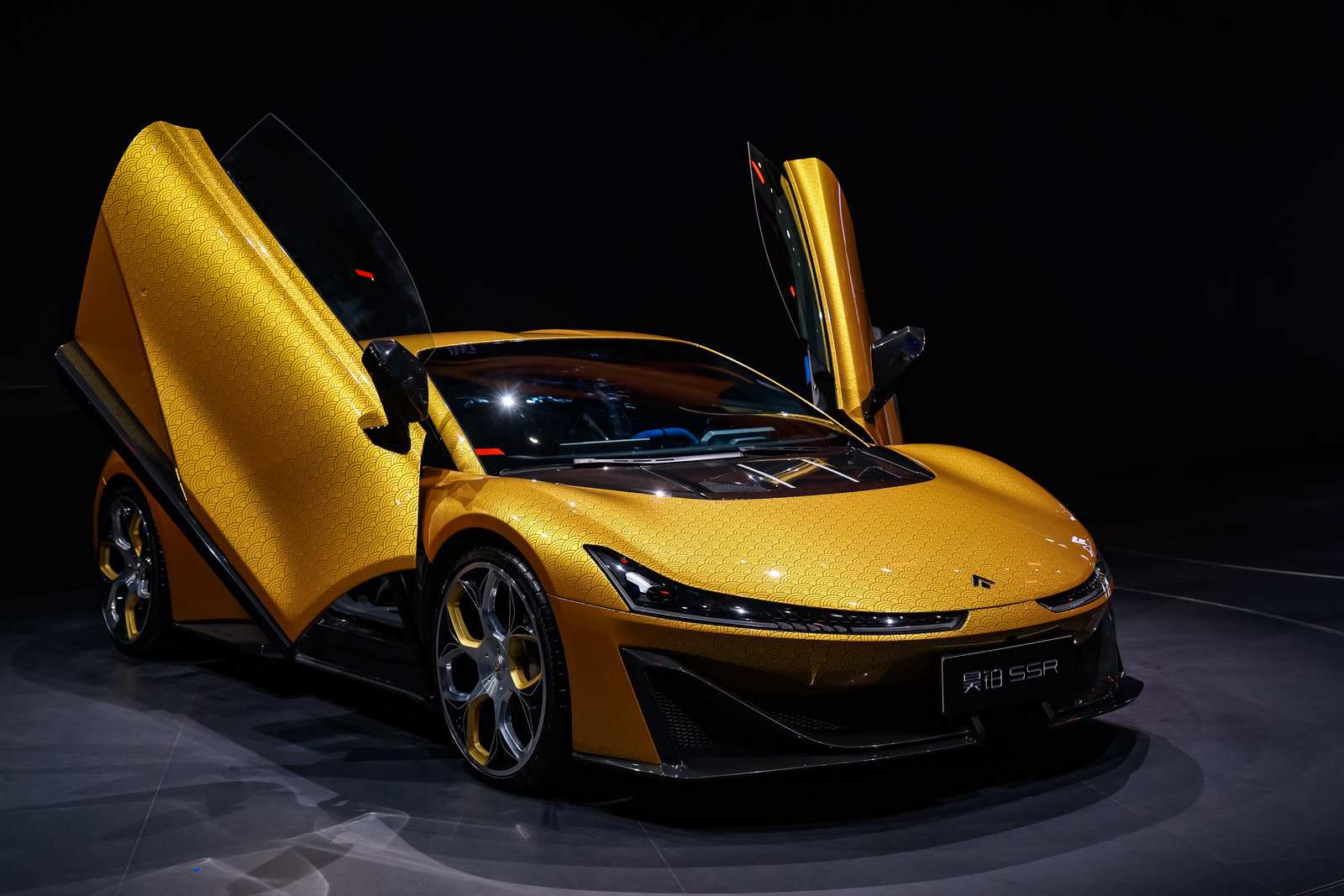 广汽昊铂SSR云纹金高定版全球首发，中国超跑文化迈入新纪元