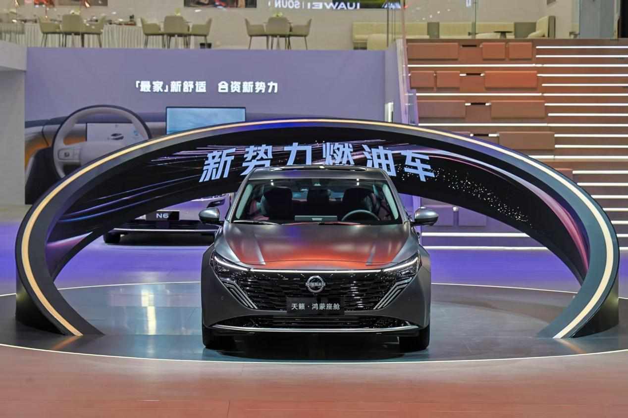 新势力燃油车！东风日产天籁·鸿蒙座舱正式上市，限时诚意价12.99万元起！