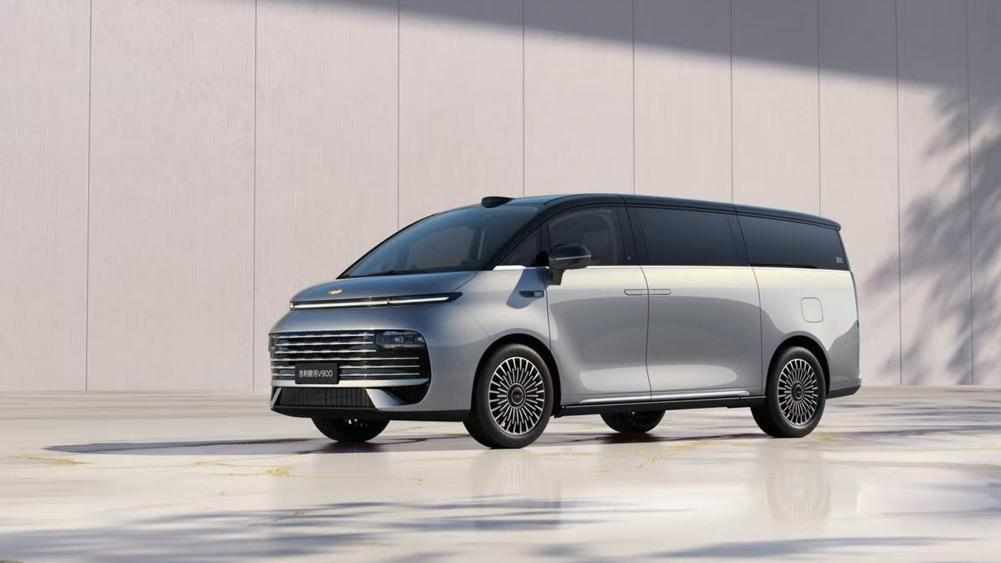 超级AI增程吉利银河V900首秀，“三排平权”重塑豪华出行新体验