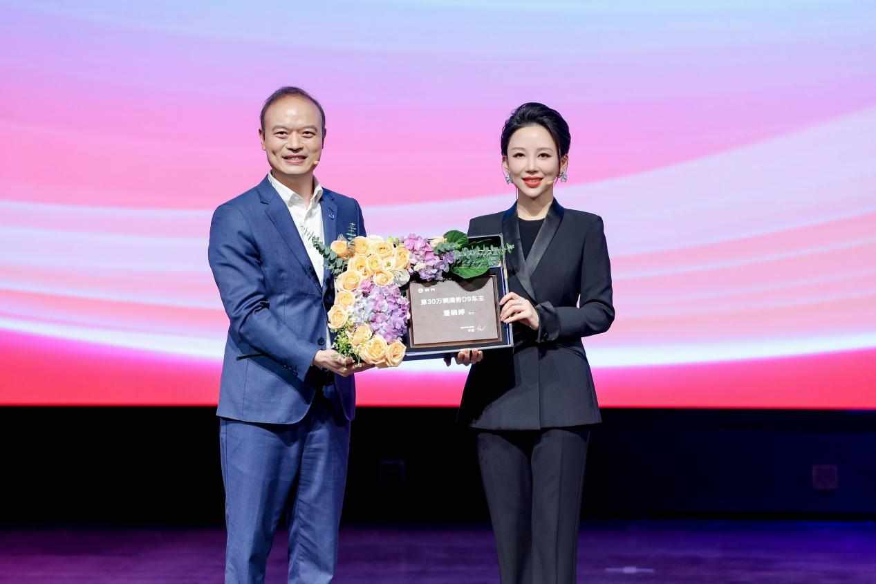 腾势之夜暨第30万辆D9交付，“九球天后”潘晓婷成为新“势友”