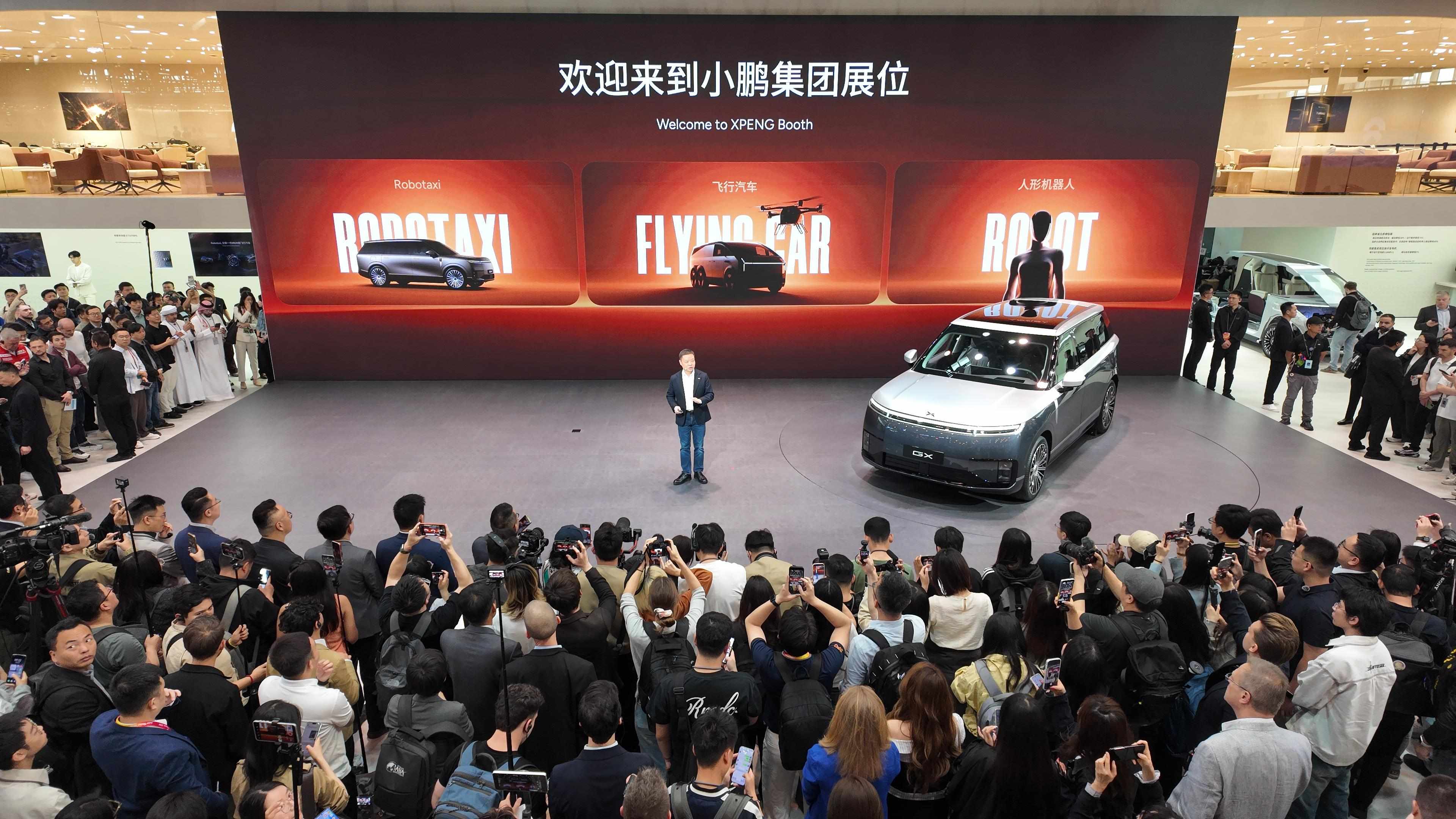 中国首款全栈自研Robotaxi量产车型小鹏GX领衔，小鹏集团北京车展引爆智驾热潮